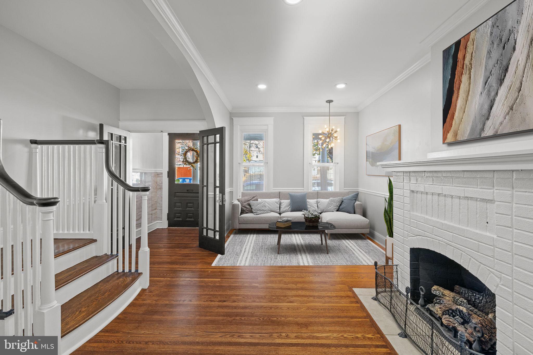 CHESTNUT HILL - Residential