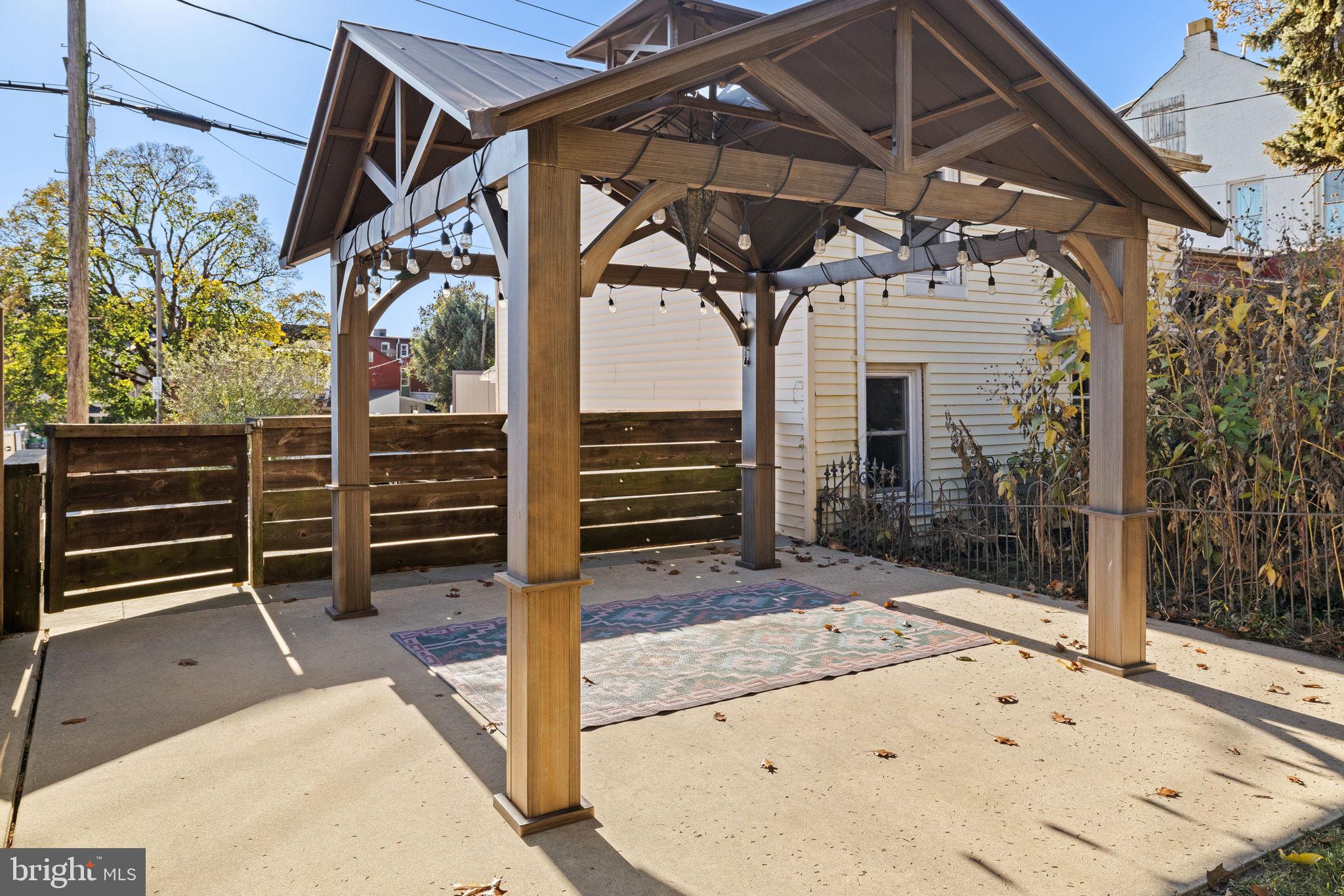 CHESTNUT HILL - Residential