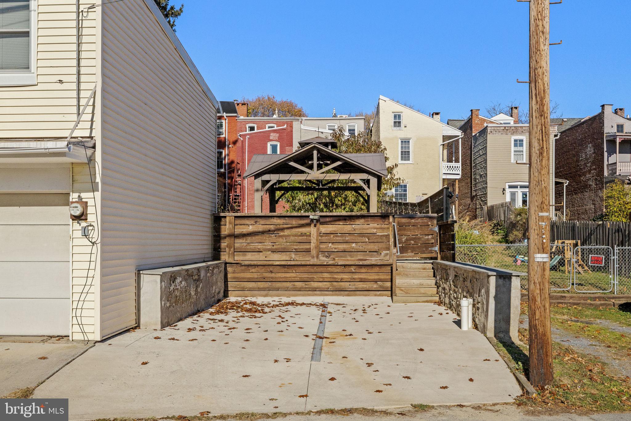 CHESTNUT HILL - Residential