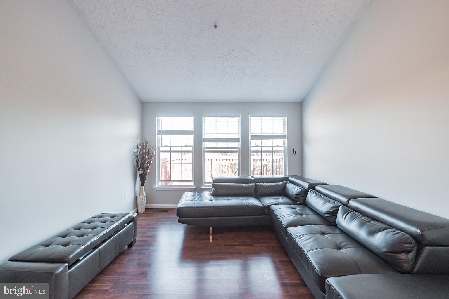 COLLEGE - Residential