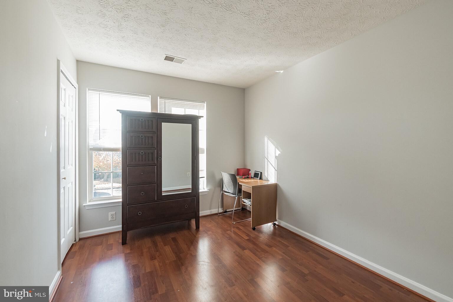 COLLEGE - Residential