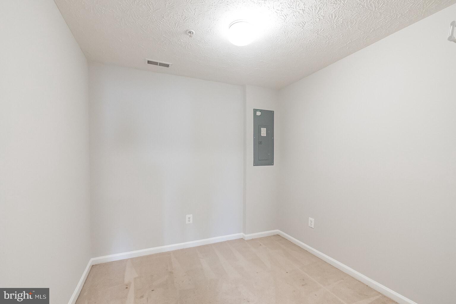 COLLEGE - Residential