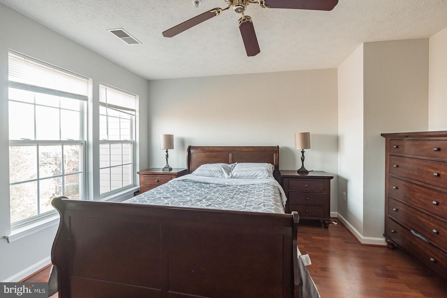 COLLEGE - Residential