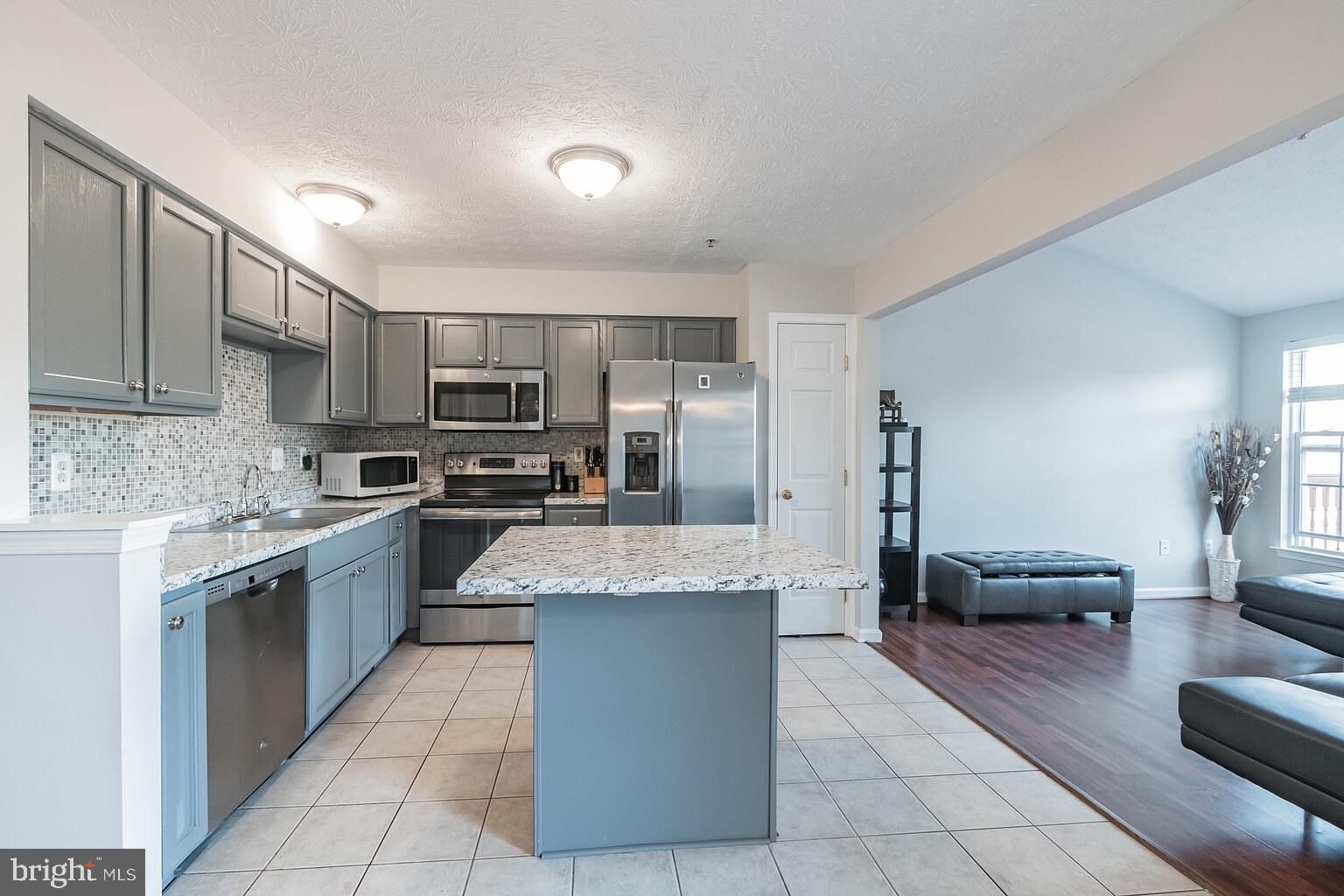 COLLEGE - Residential