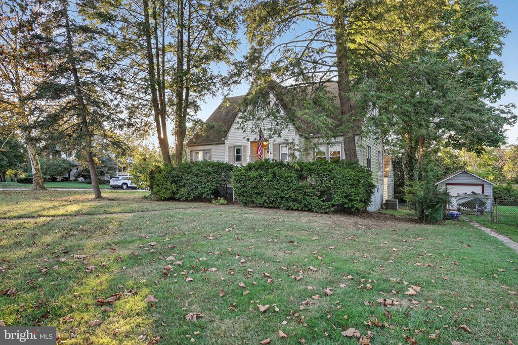 Photo of 400 Cleveland Avenue, PALMYRA, NJ 08065 (MLS # NJBL2097548)