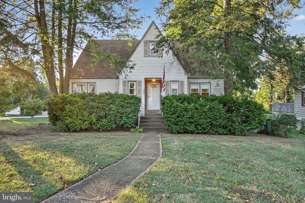 Photo of 400 Cleveland Avenue, PALMYRA, NJ 08065 (MLS # NJBL2097548)
