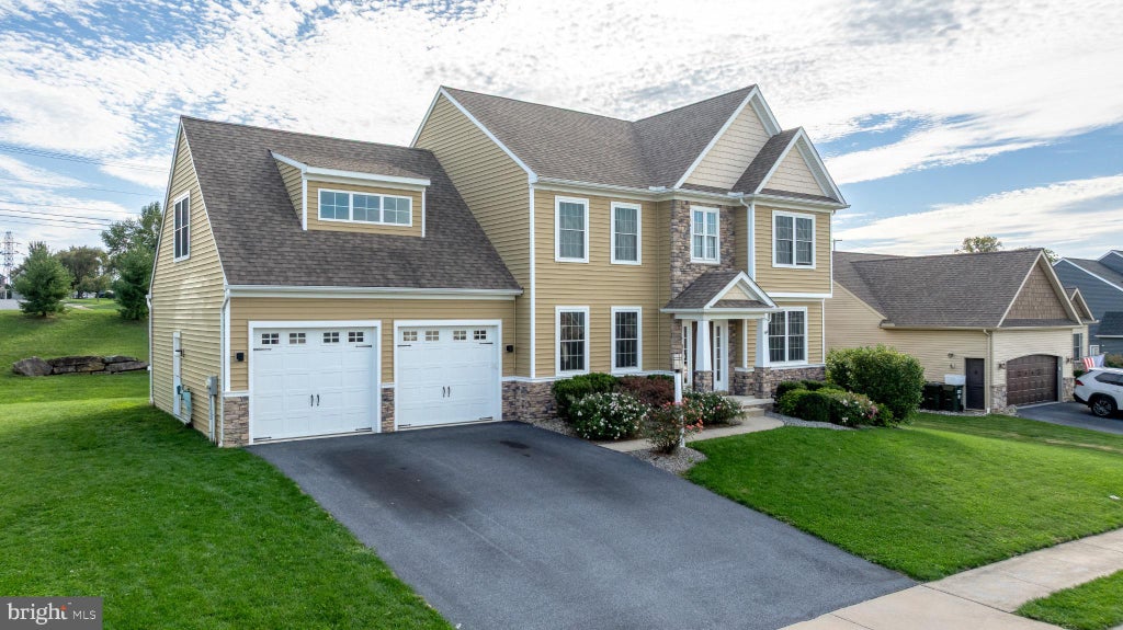 Photo of 354 Amber Drive, LITITZ, PA 17543 (MLS # PALA2096444)