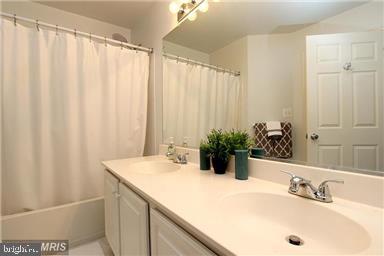 GLADE AT HUNTERS WOODS - Residential Lease