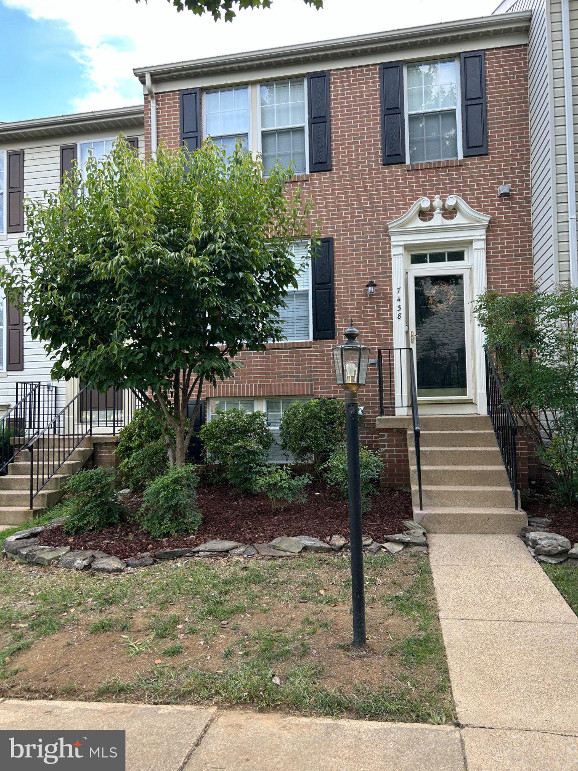 7438 GADSBY SQUARE