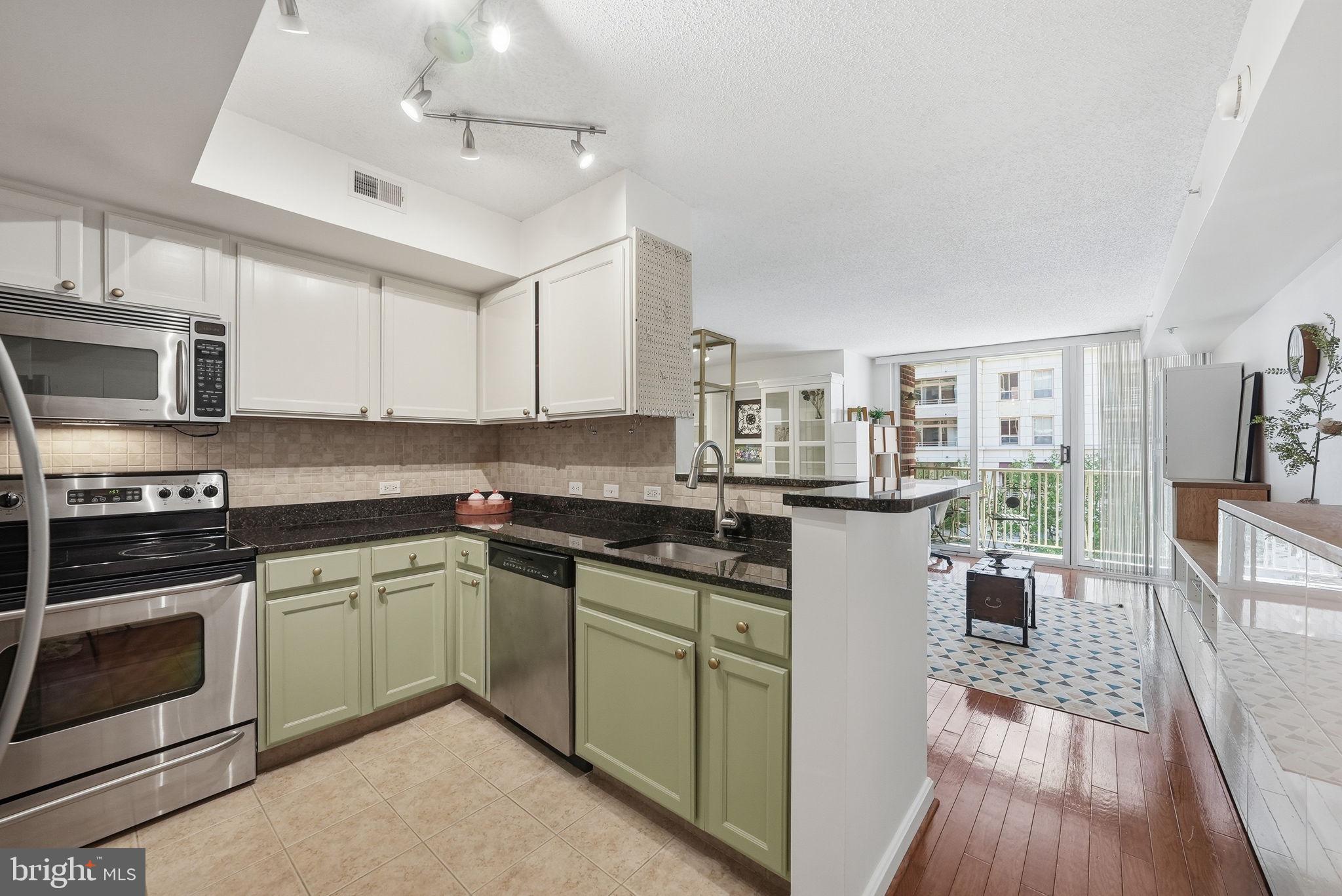 880 N POLLARD STREET 425