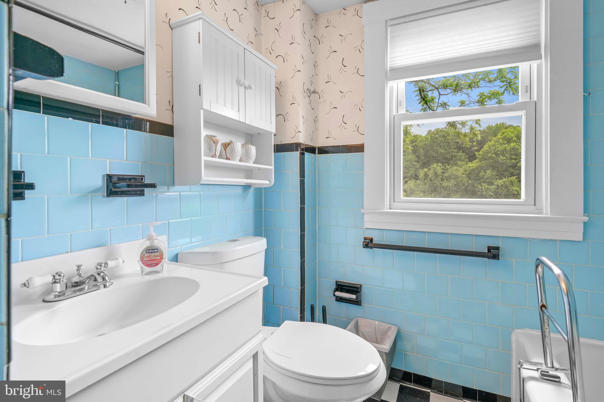 TRACYS LANDING - Residential