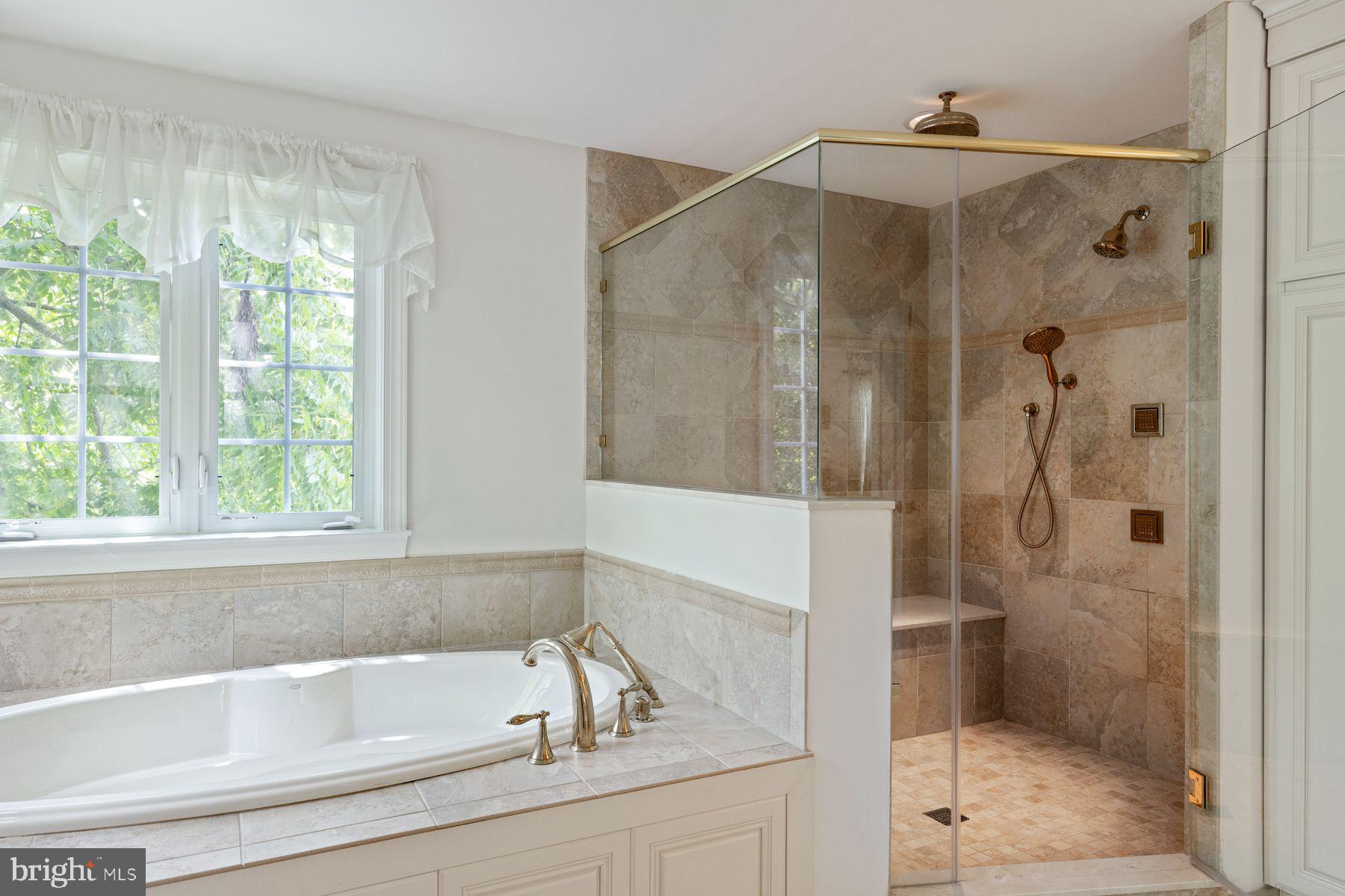 WHISPERING PINES - Residential