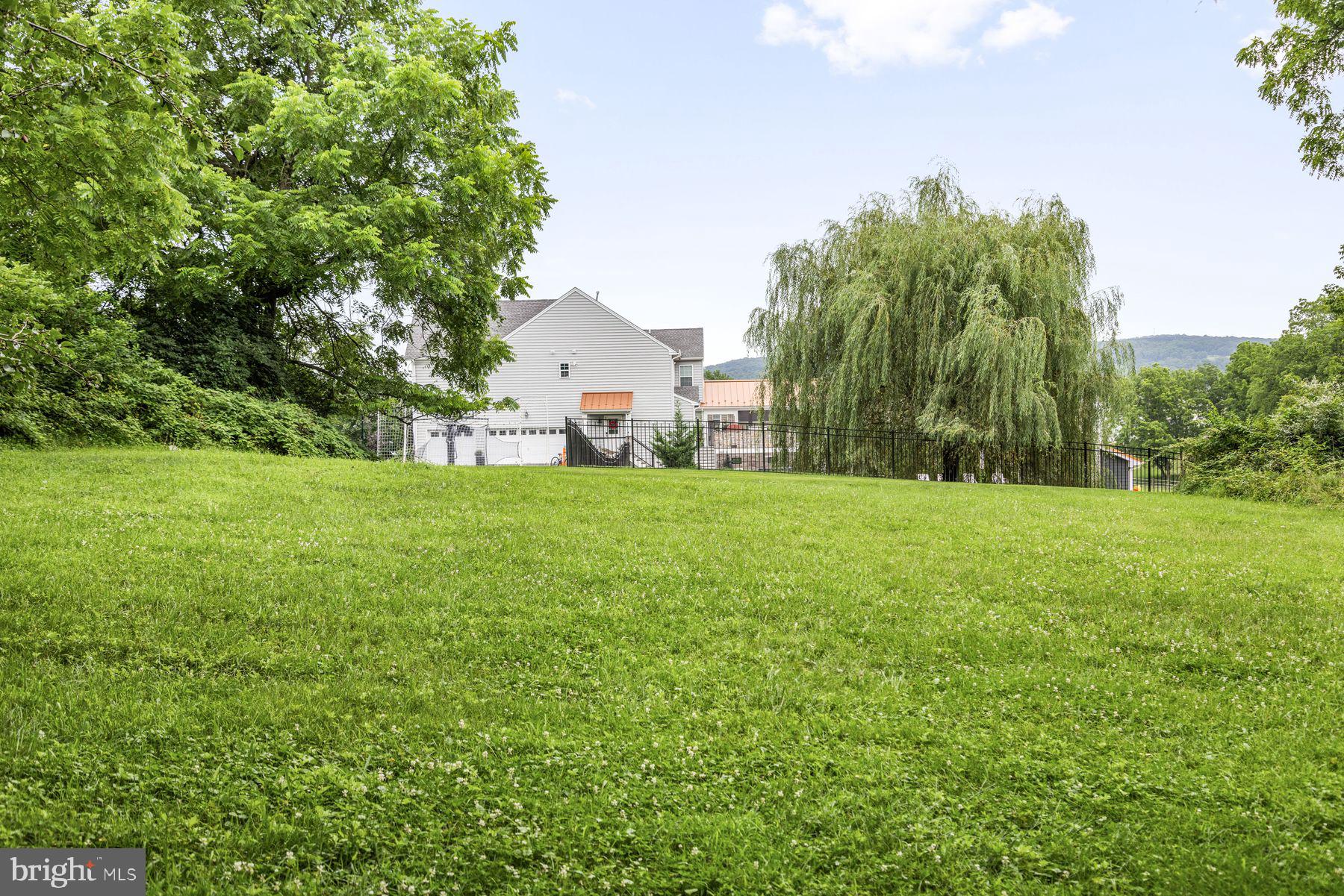 WHISPERING PINES - Residential