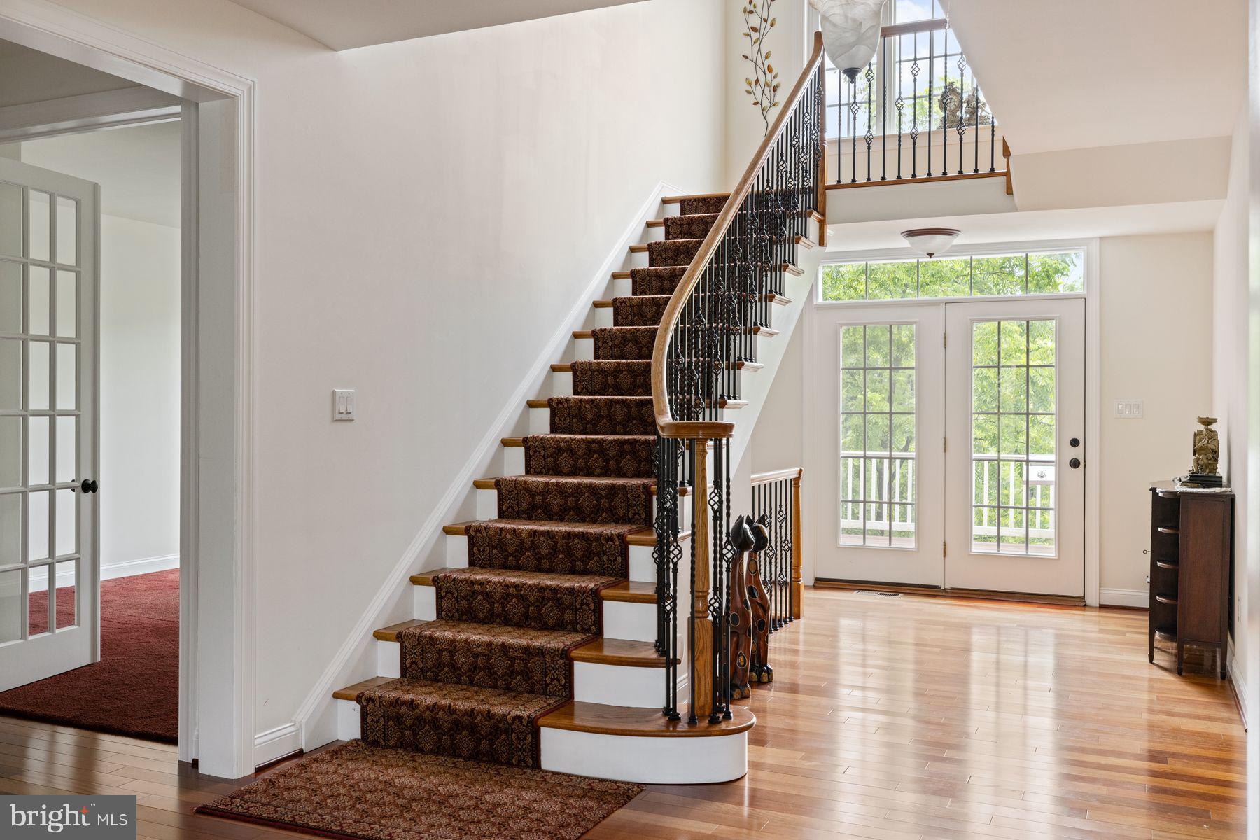 WHISPERING PINES - Residential