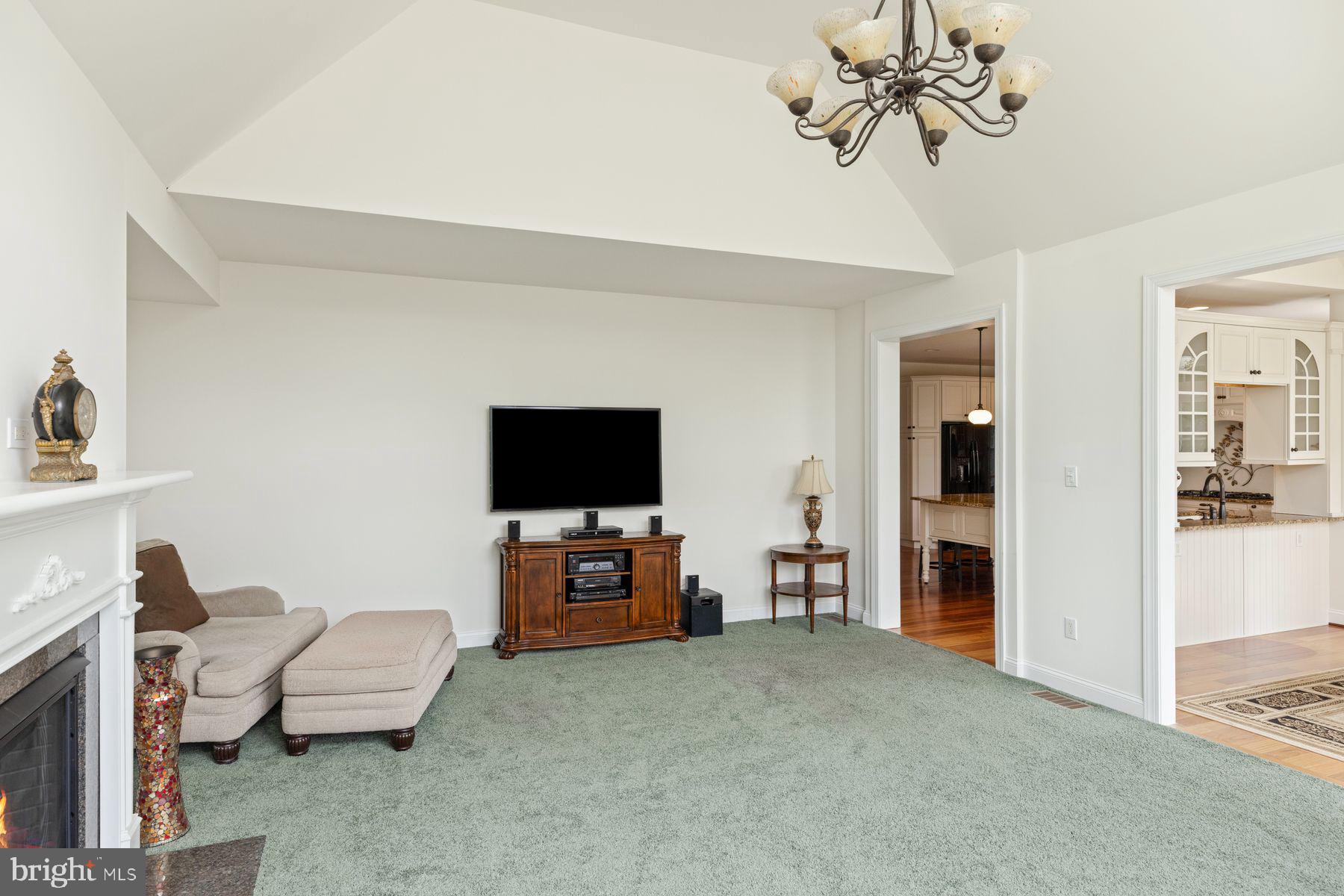 WHISPERING PINES - Residential