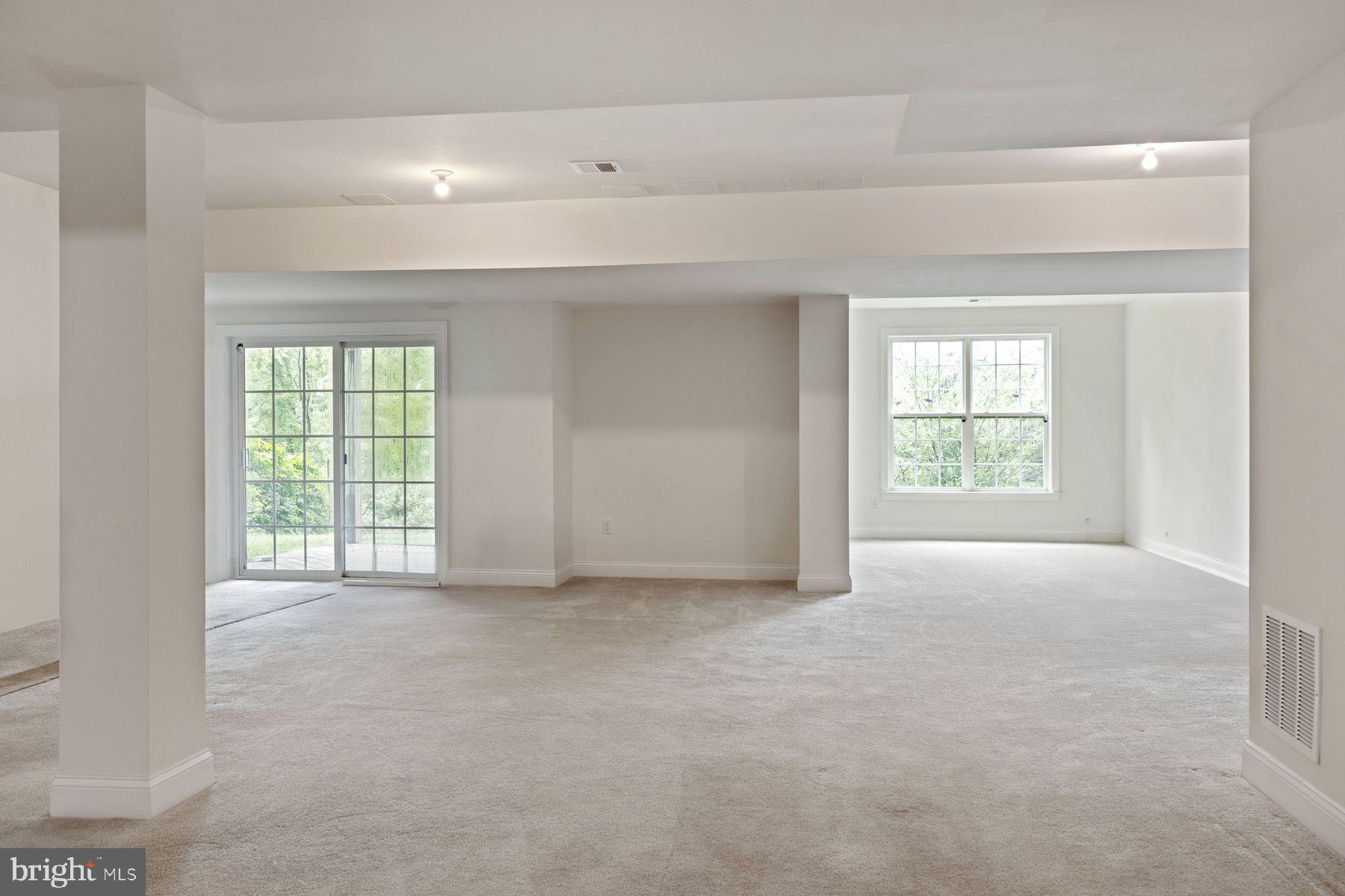 WHISPERING PINES - Residential