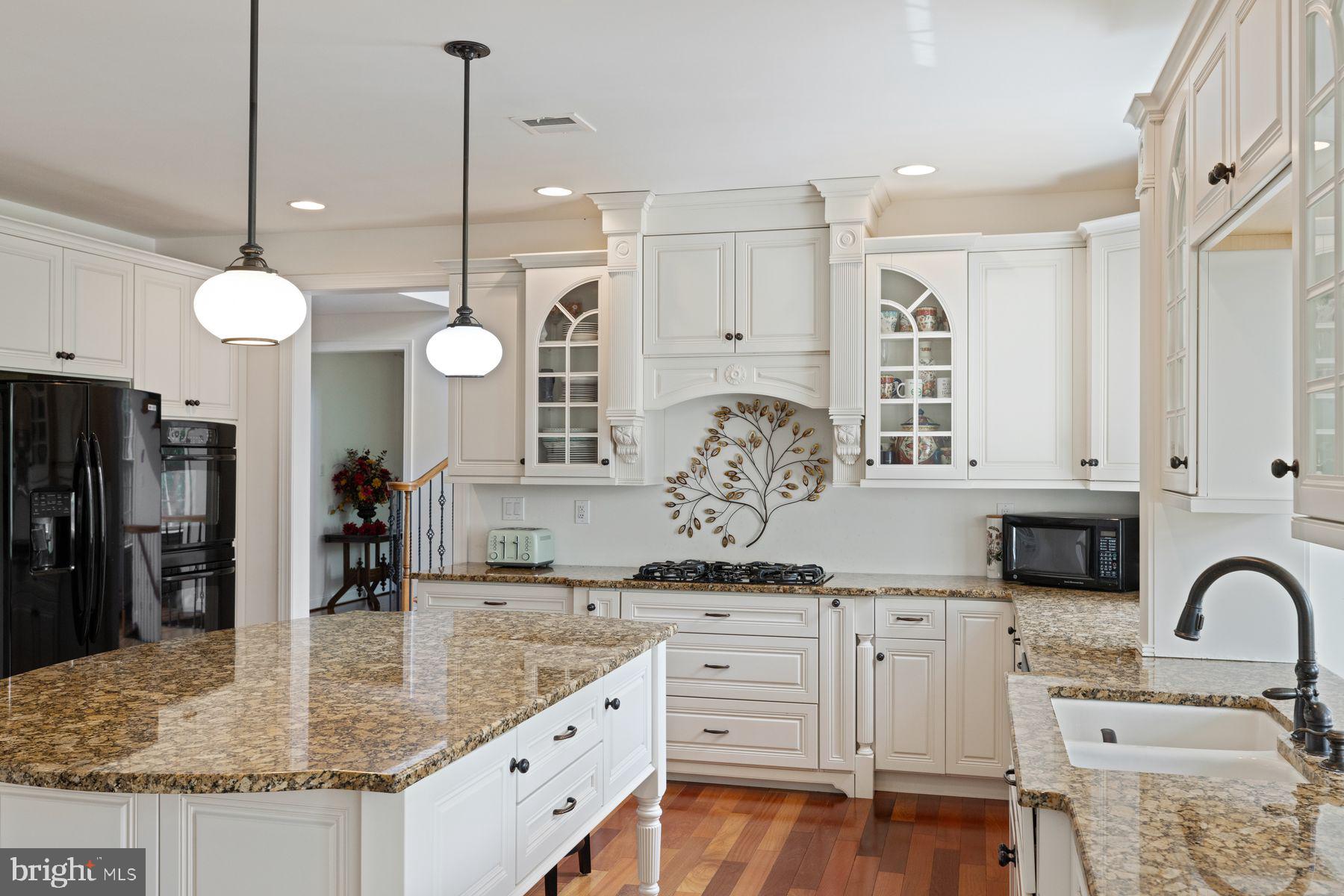 WHISPERING PINES - Residential