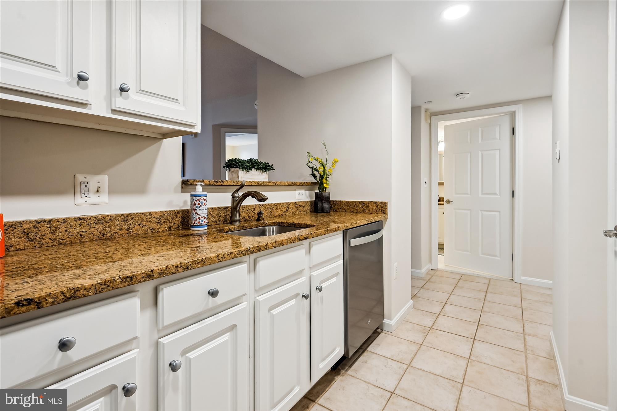 GALLERY AT WHITE FLINT - Residential