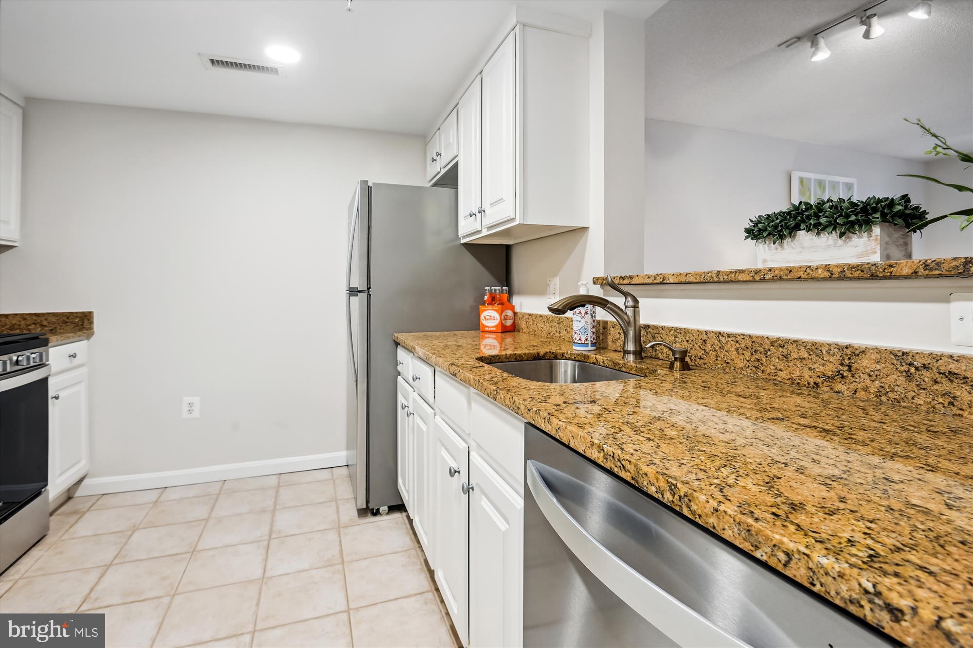 GALLERY AT WHITE FLINT - Residential