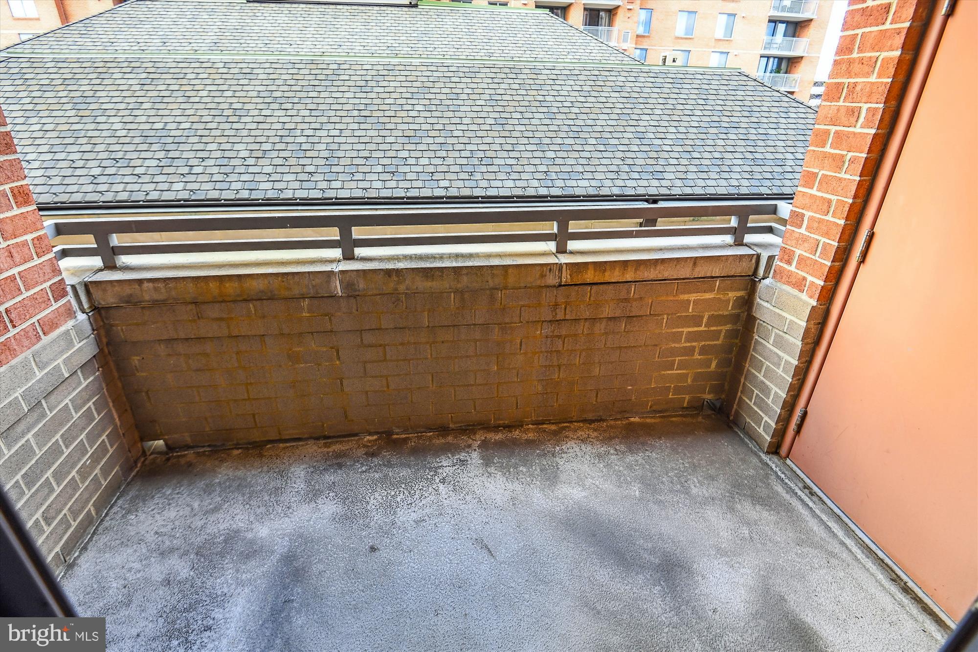 GALLERY AT WHITE FLINT - Residential