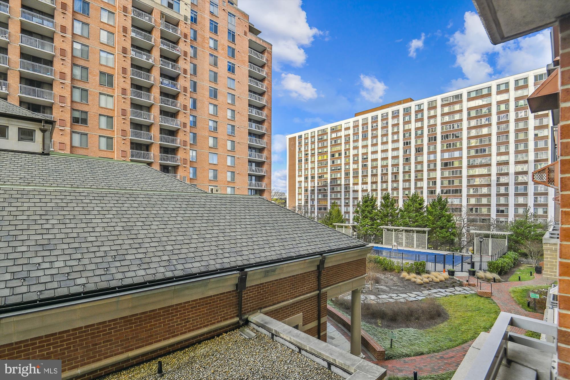 GALLERY AT WHITE FLINT - Residential