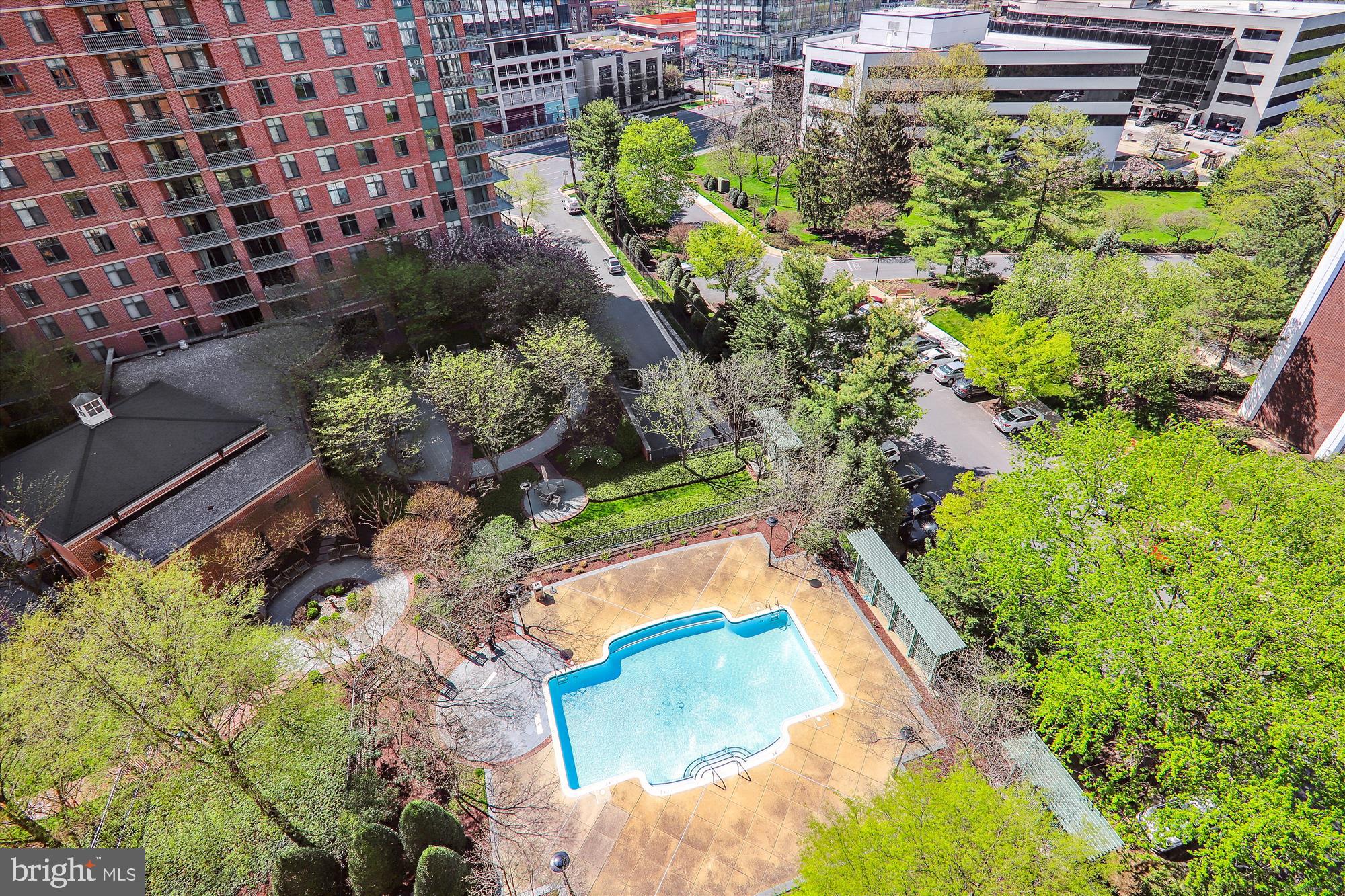 GALLERY AT WHITE FLINT - Residential