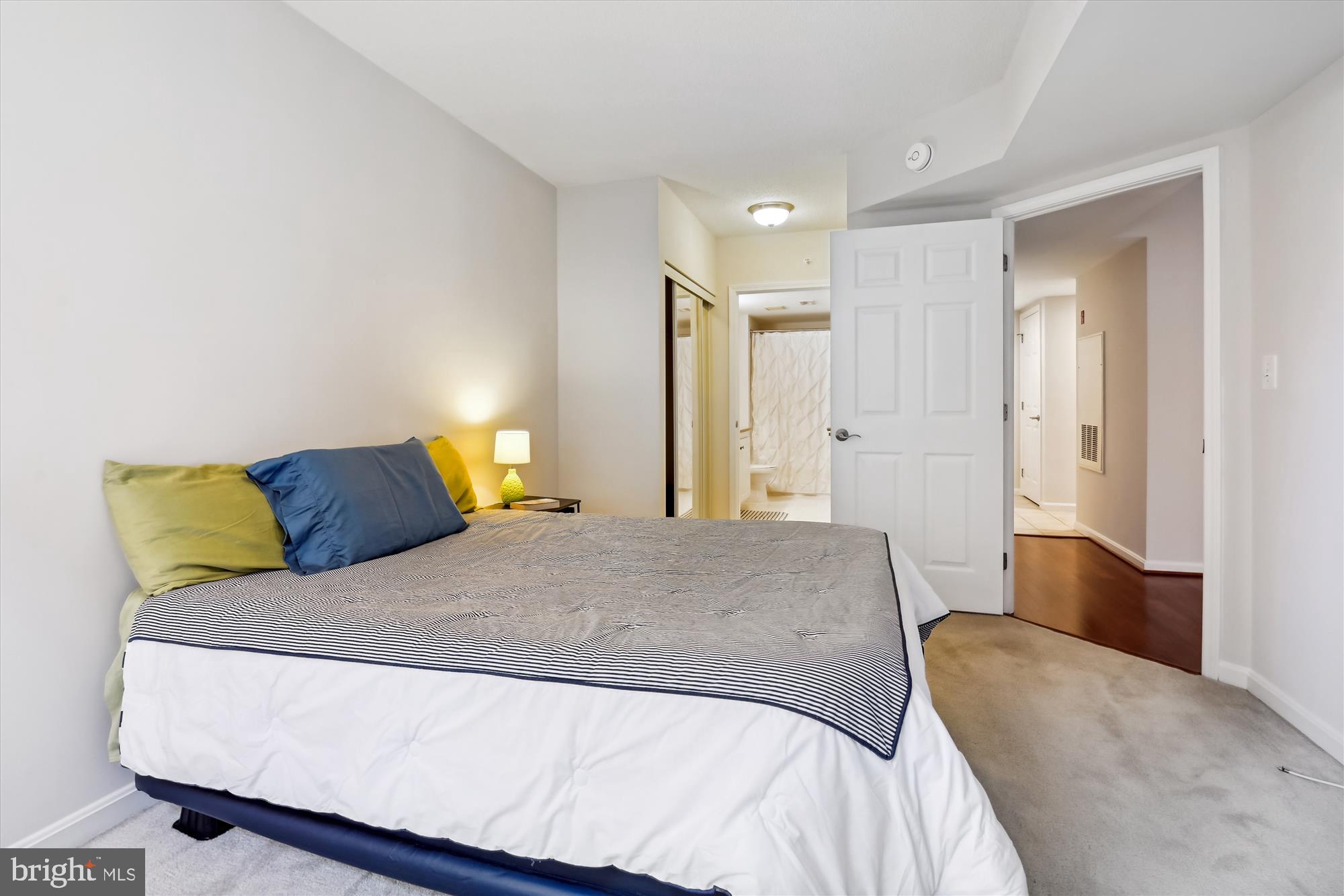 GALLERY AT WHITE FLINT - Residential