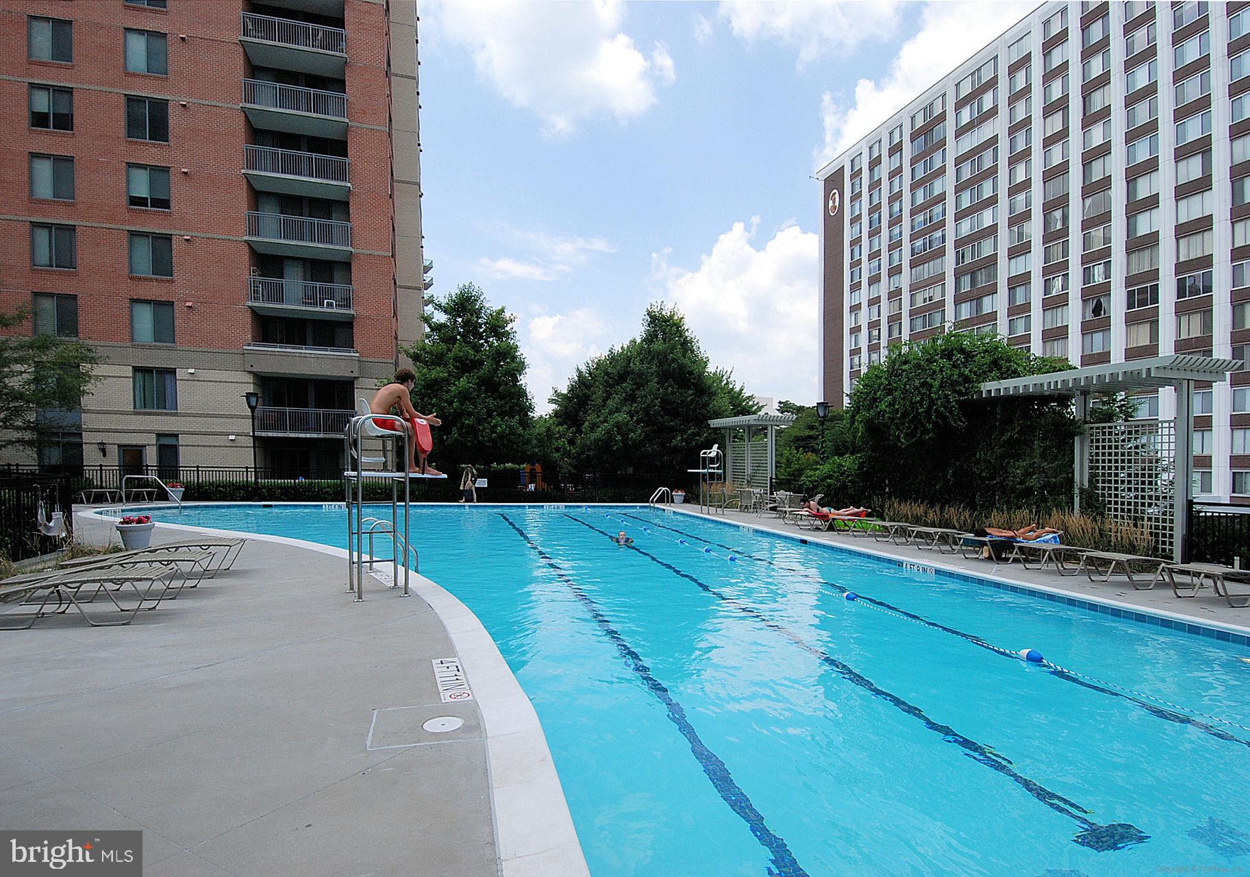 GALLERY AT WHITE FLINT - Residential