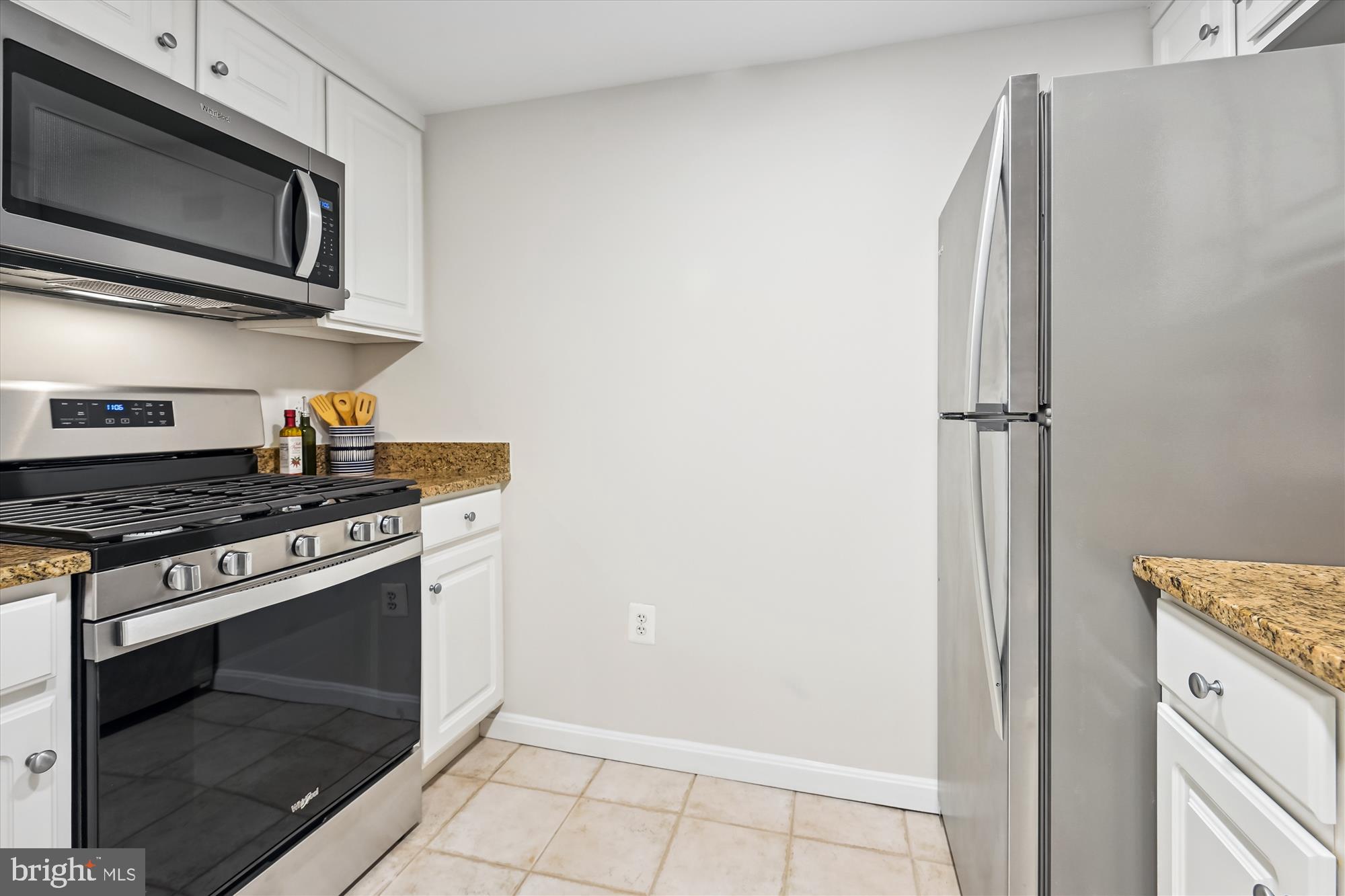 GALLERY AT WHITE FLINT - Residential