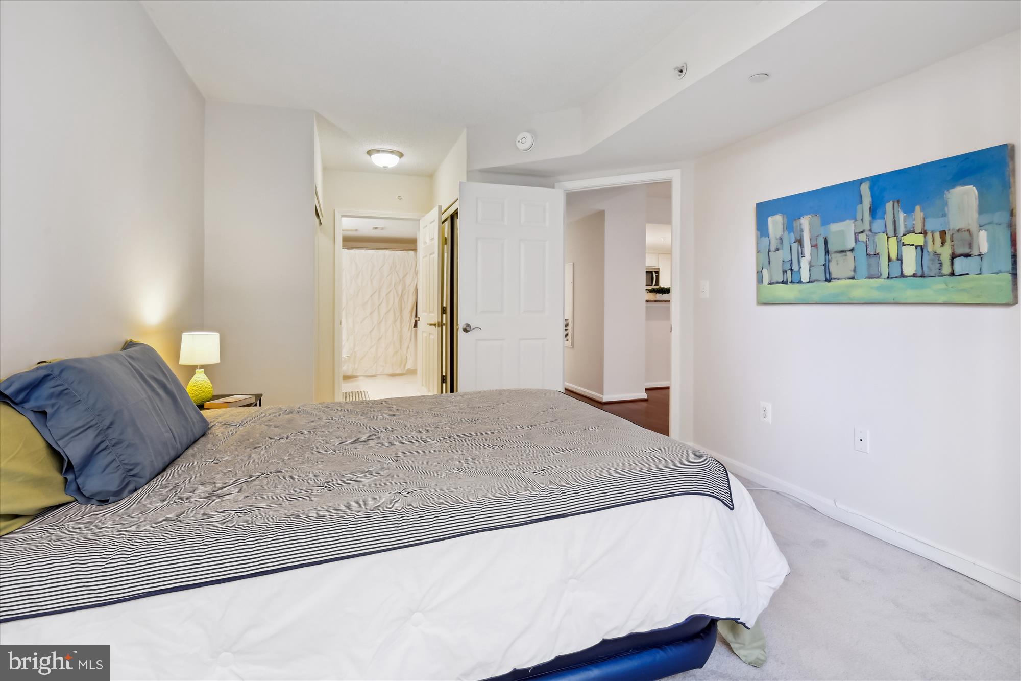 GALLERY AT WHITE FLINT - Residential