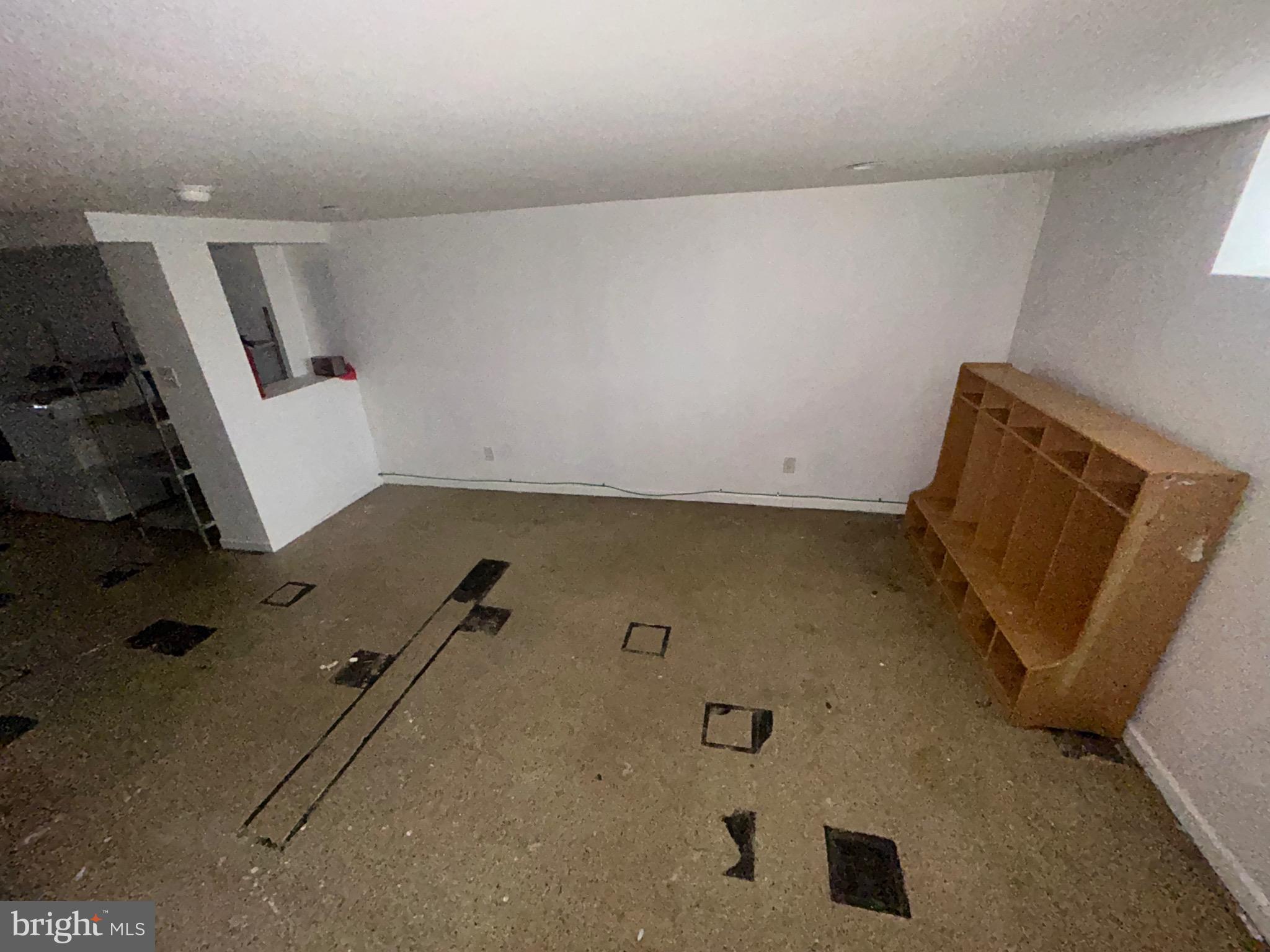 HOLMESBURG - Commercial Sale