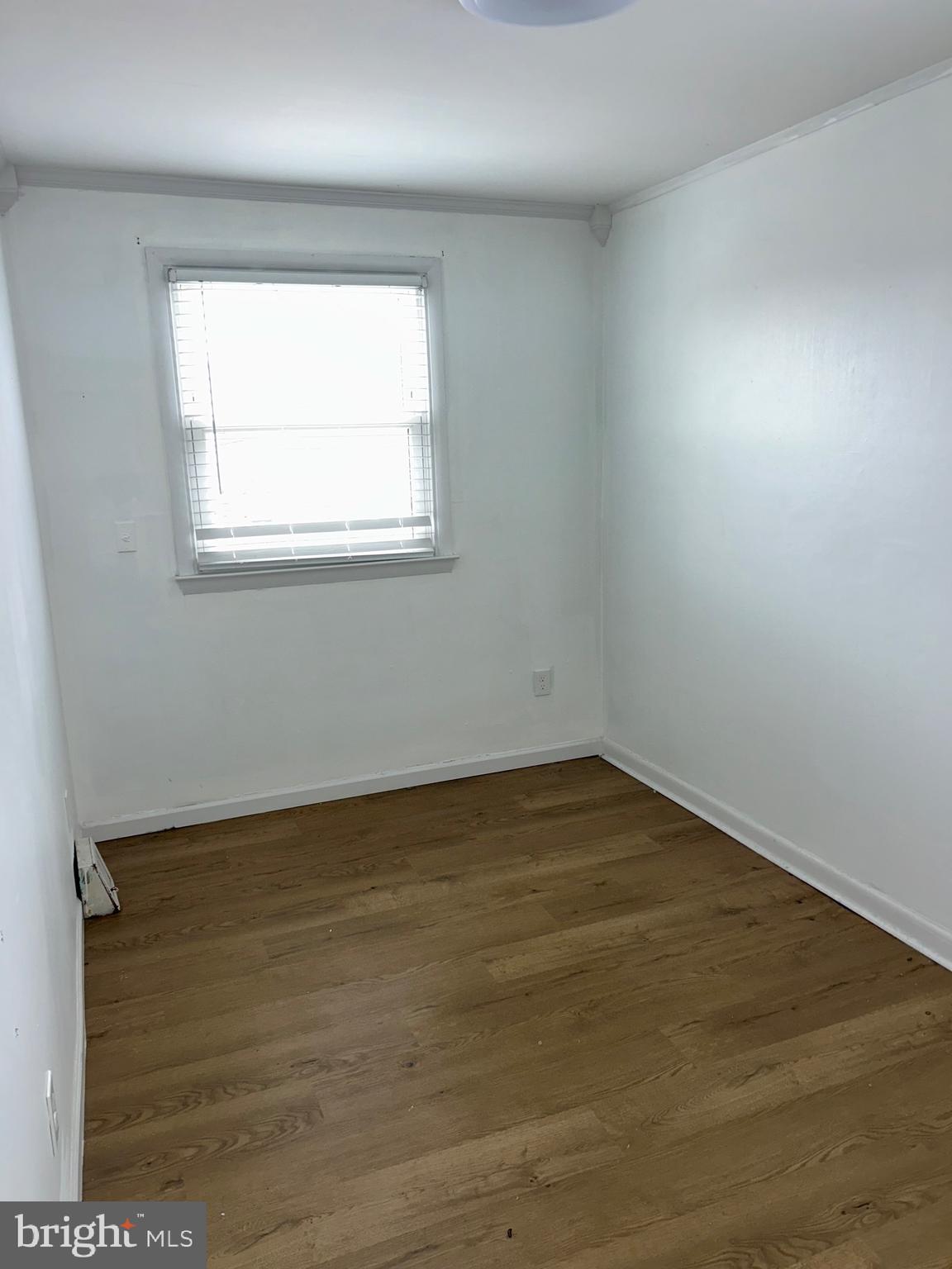 HOLMESBURG - Commercial Sale