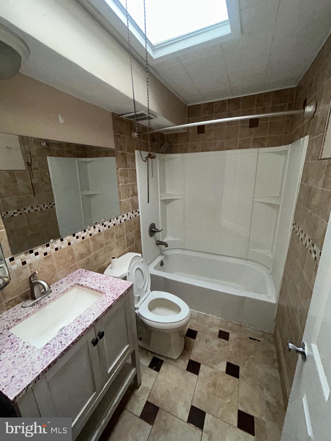 HOLMESBURG - Commercial Sale