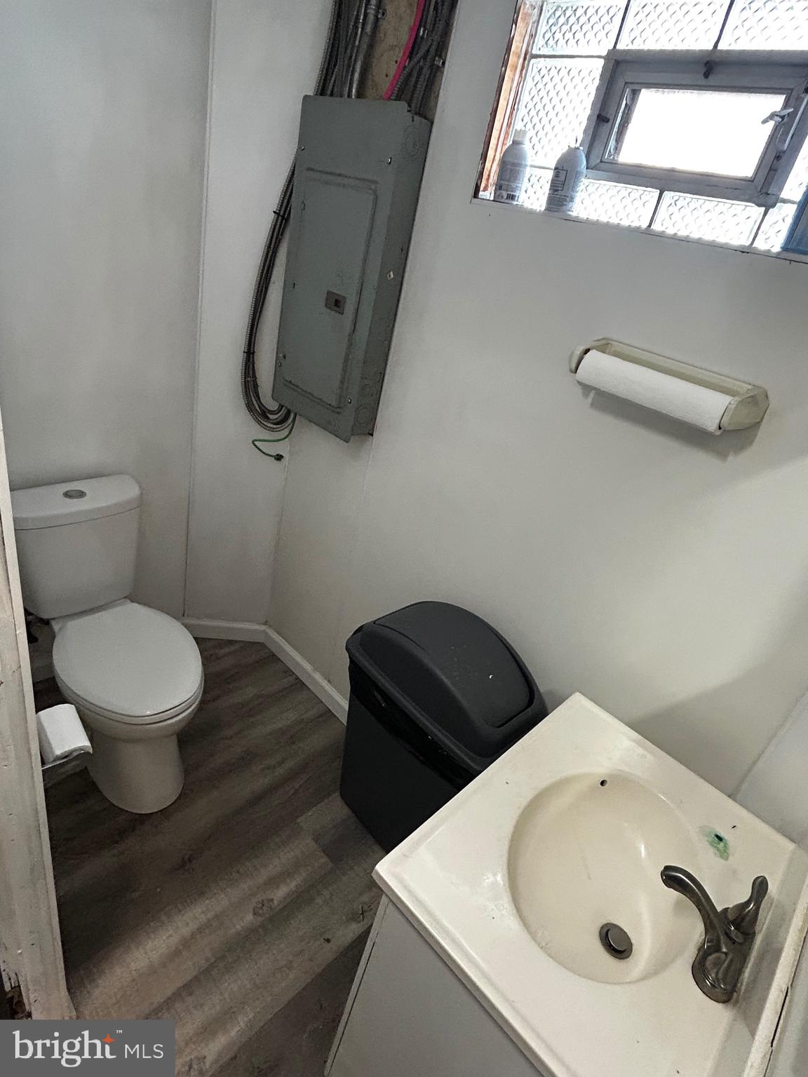 HOLMESBURG - Commercial Sale