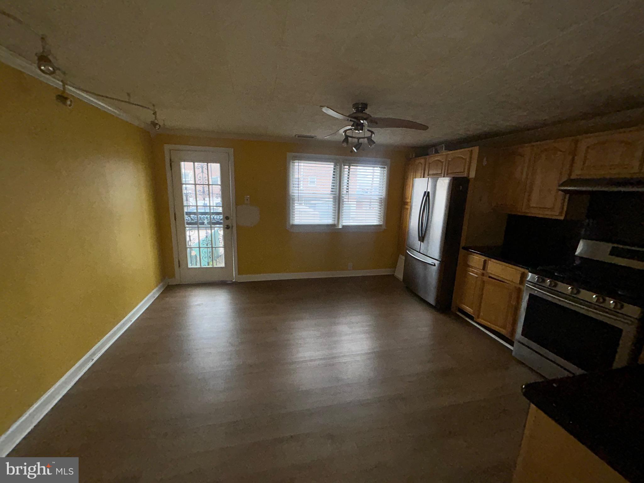 HOLMESBURG - Commercial Sale