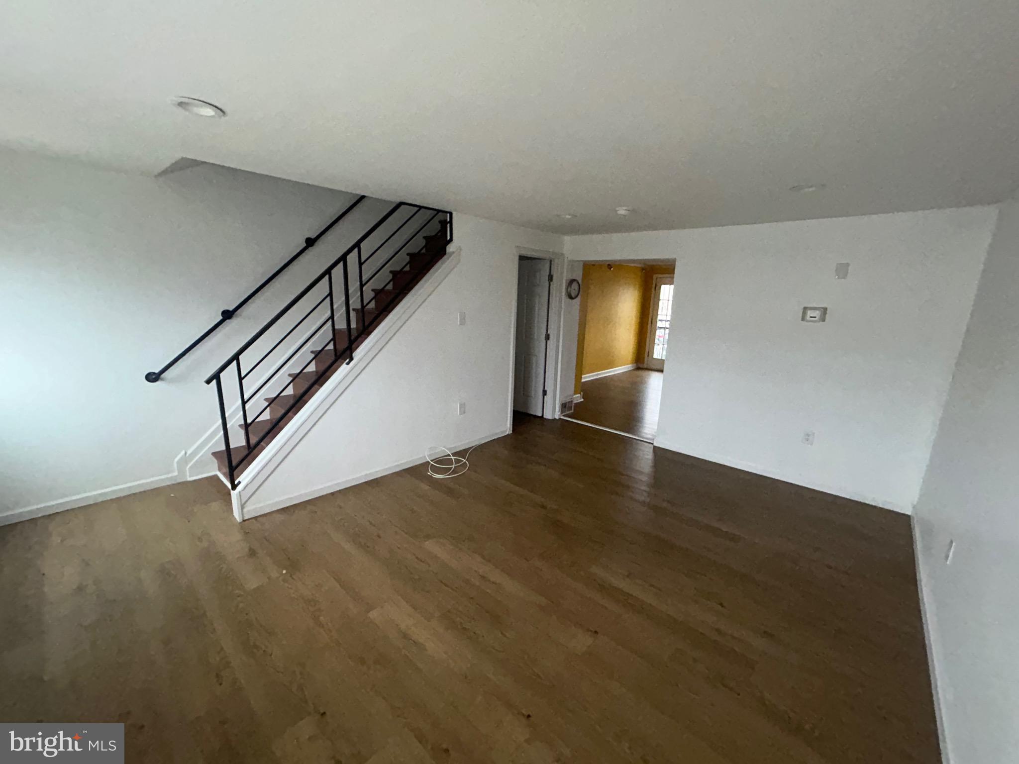 HOLMESBURG - Commercial Sale