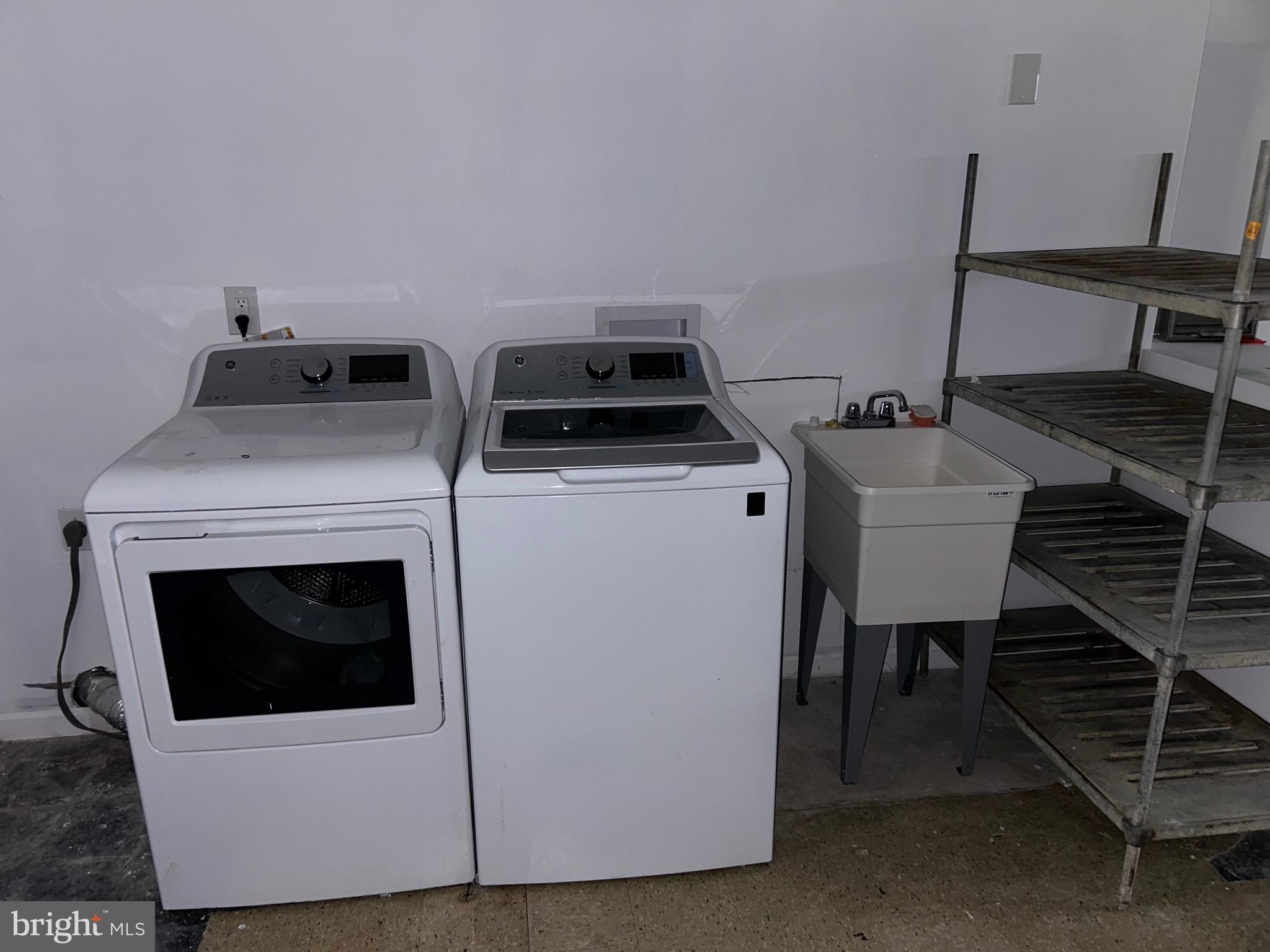 HOLMESBURG - Commercial Sale