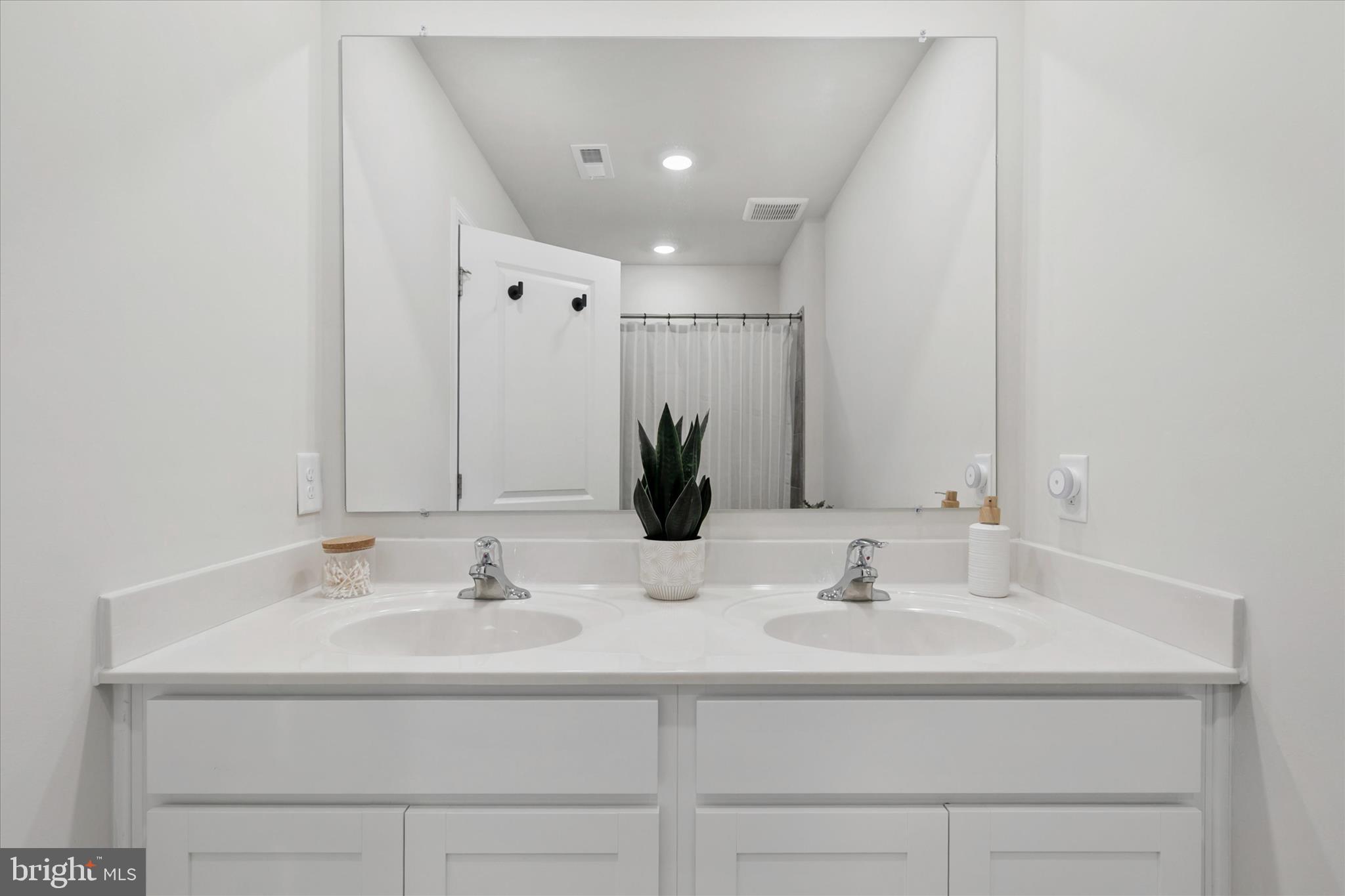 SCHOONER LANDING - Residential