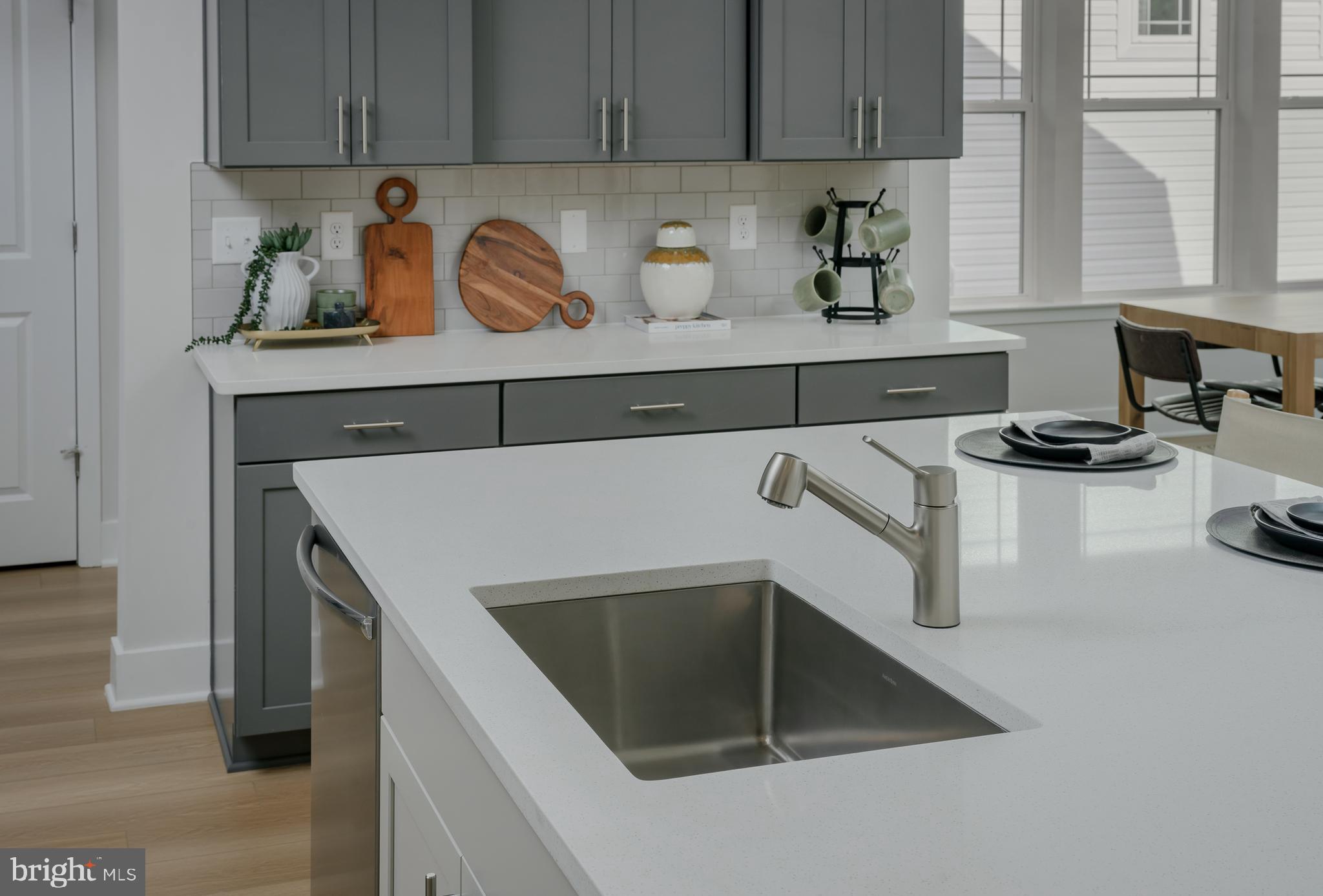 WHITE PLAINS - Residential