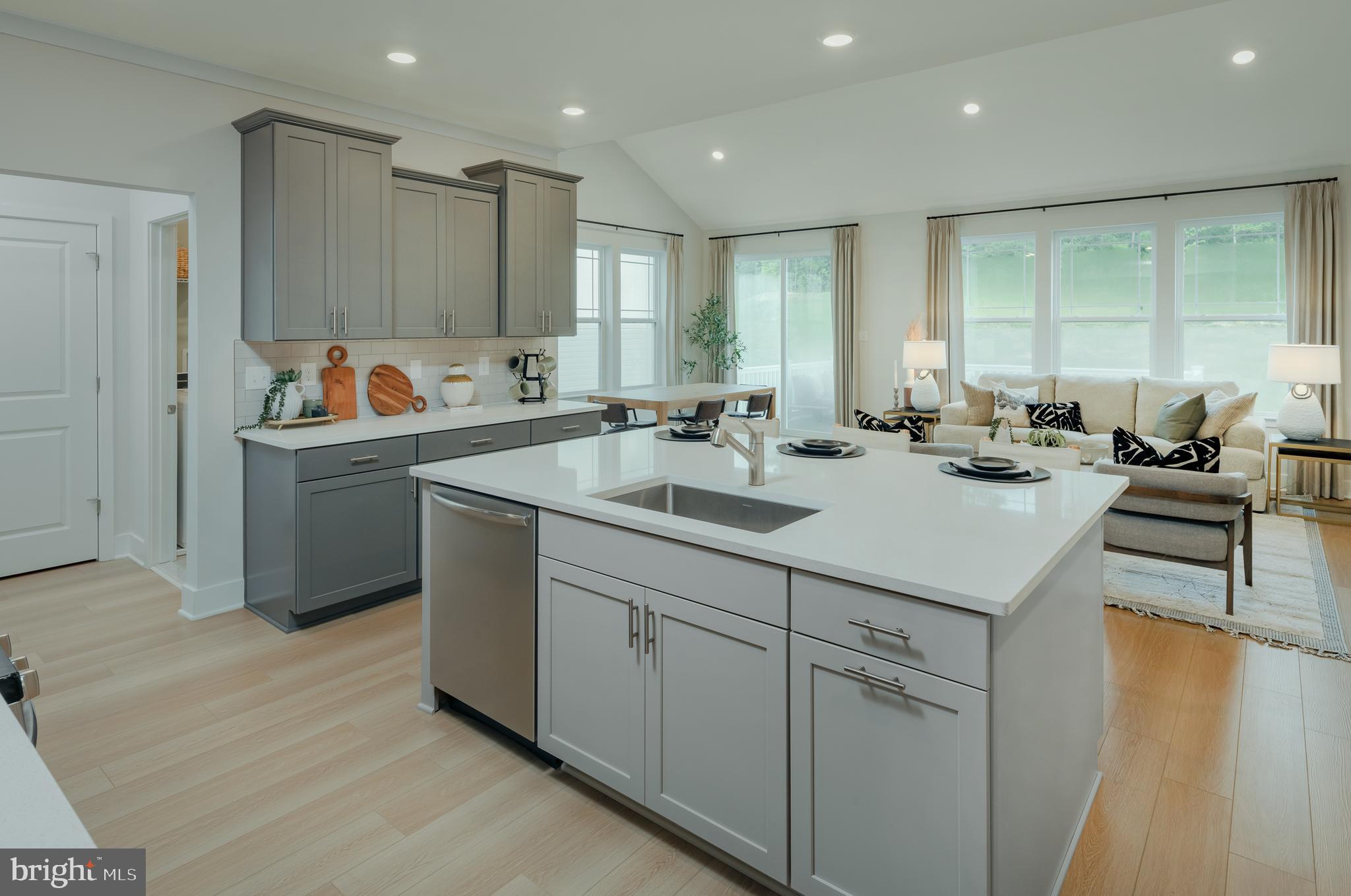 WHITE PLAINS - Residential