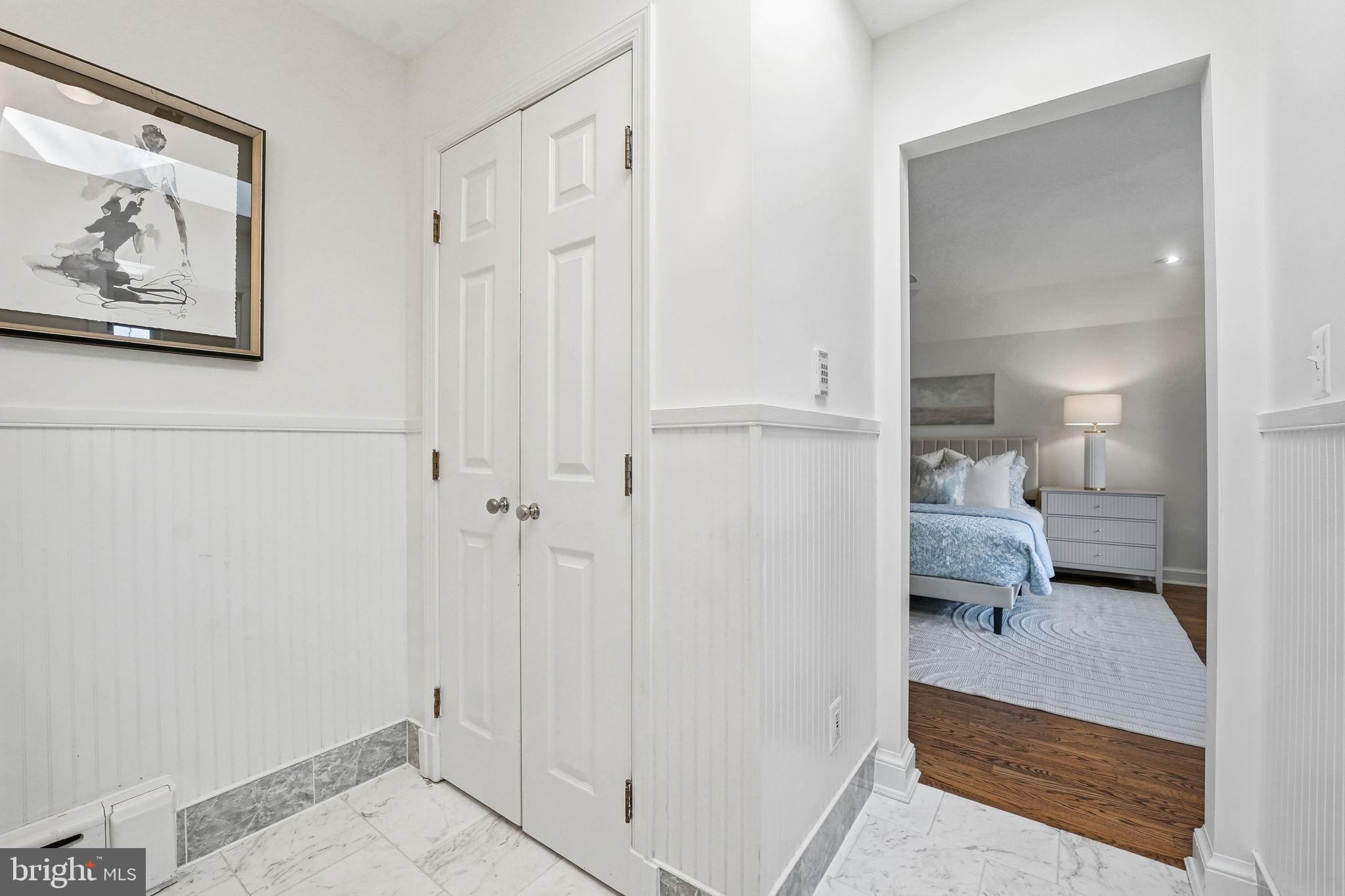 COUNTRY CLUB HILLS - Residential