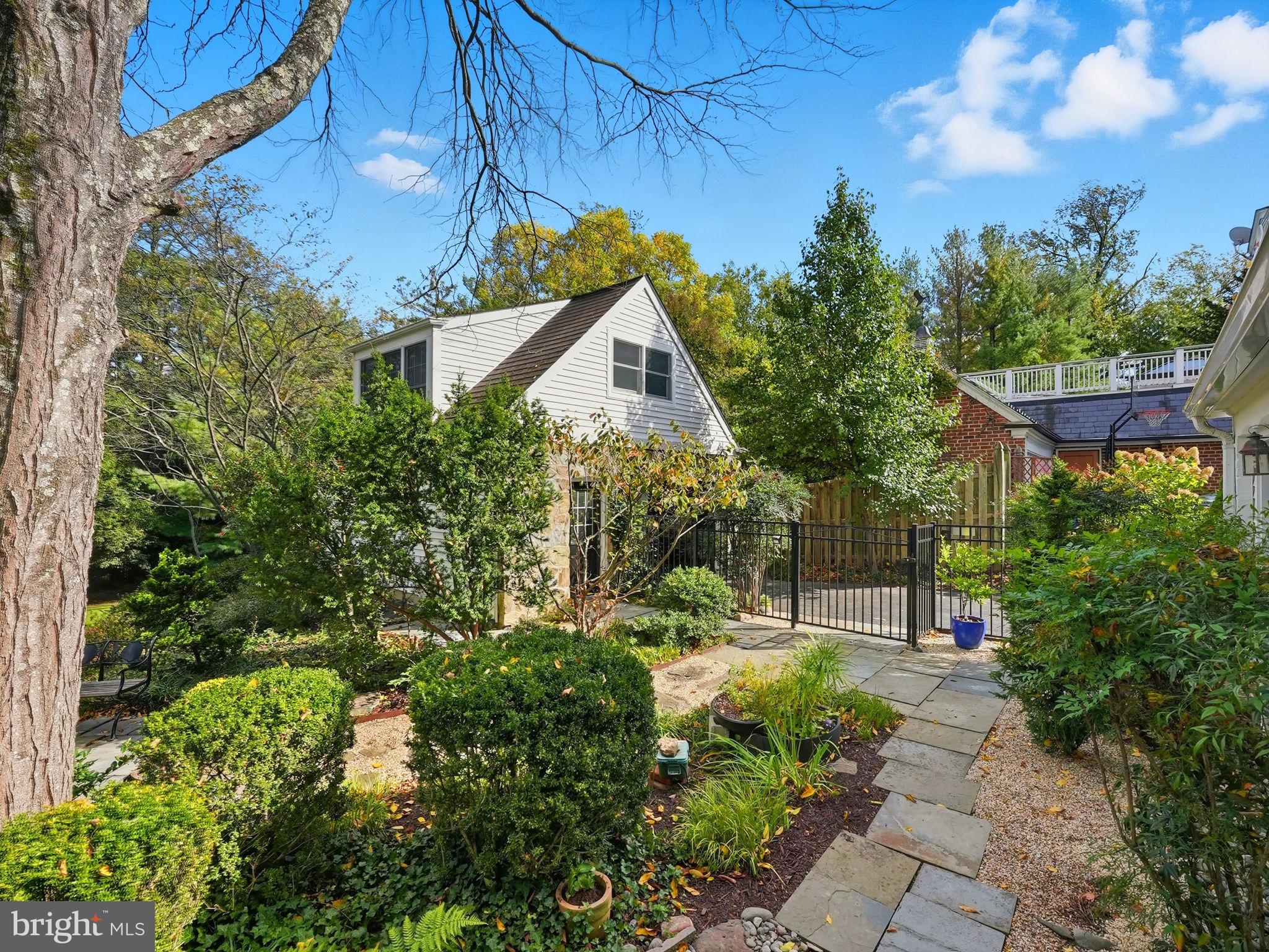 COUNTRY CLUB HILLS - Residential