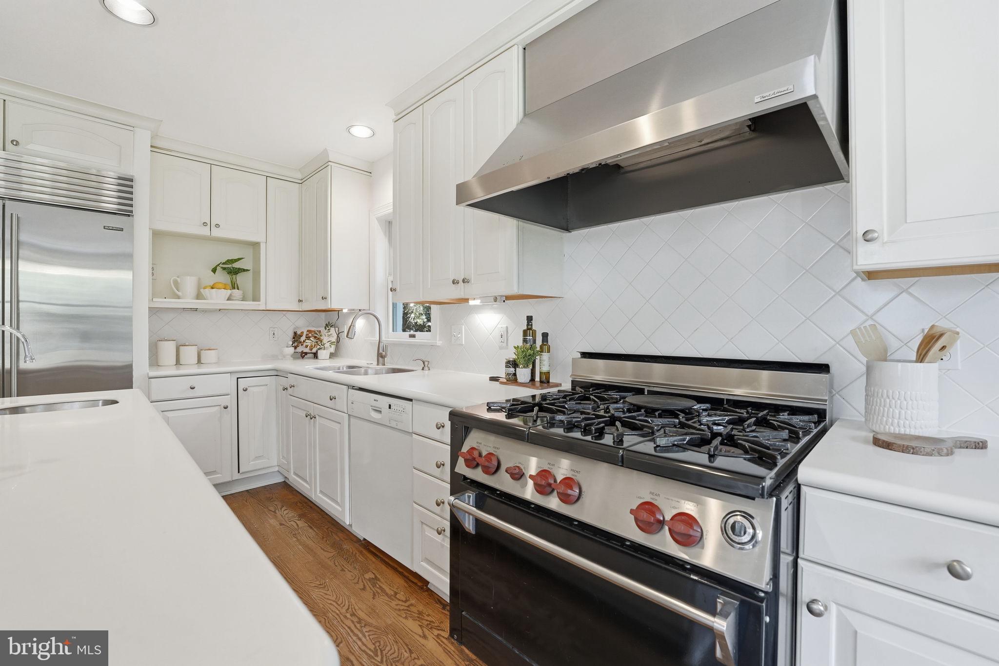 COUNTRY CLUB HILLS - Residential