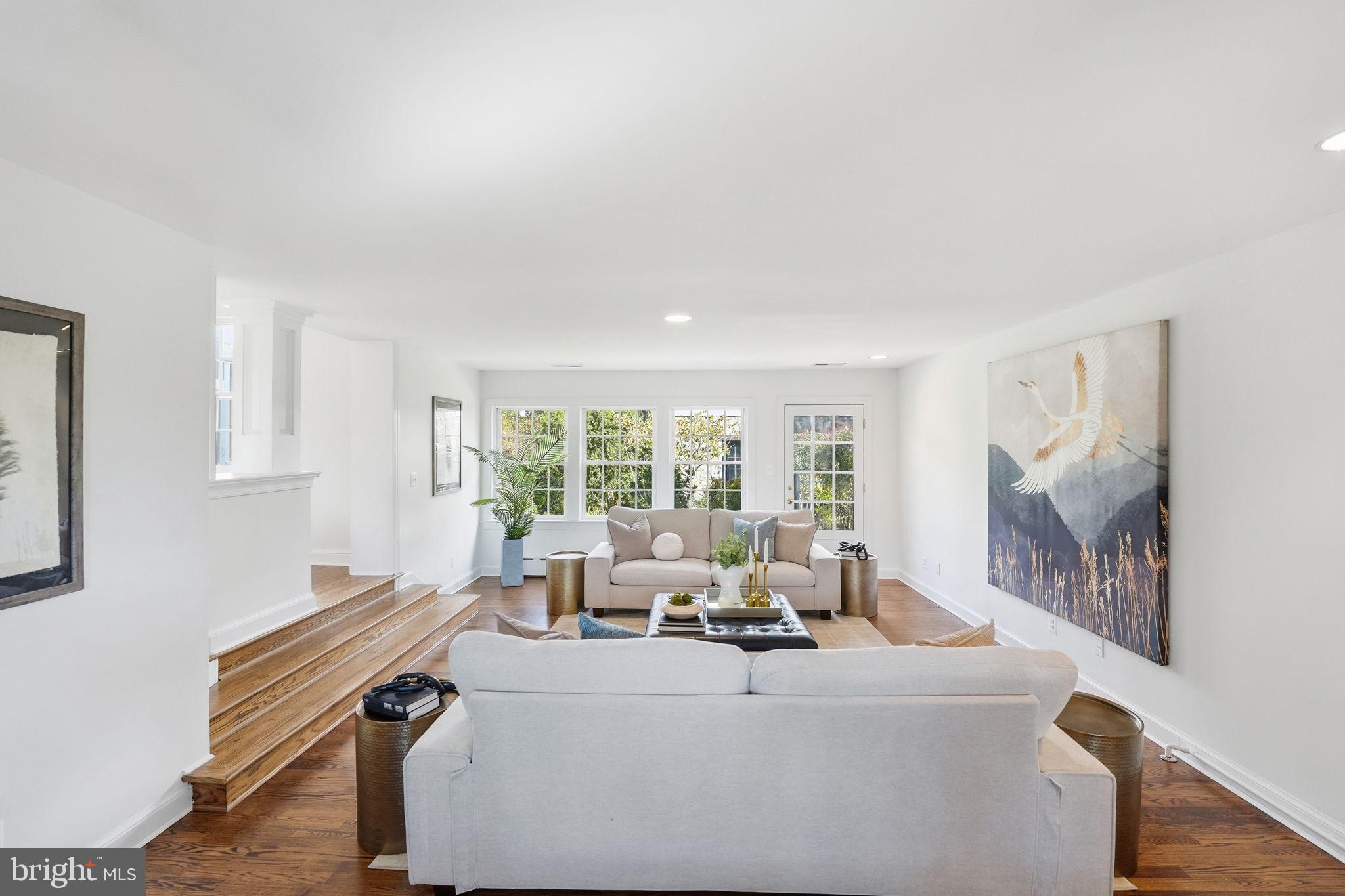 COUNTRY CLUB HILLS - Residential