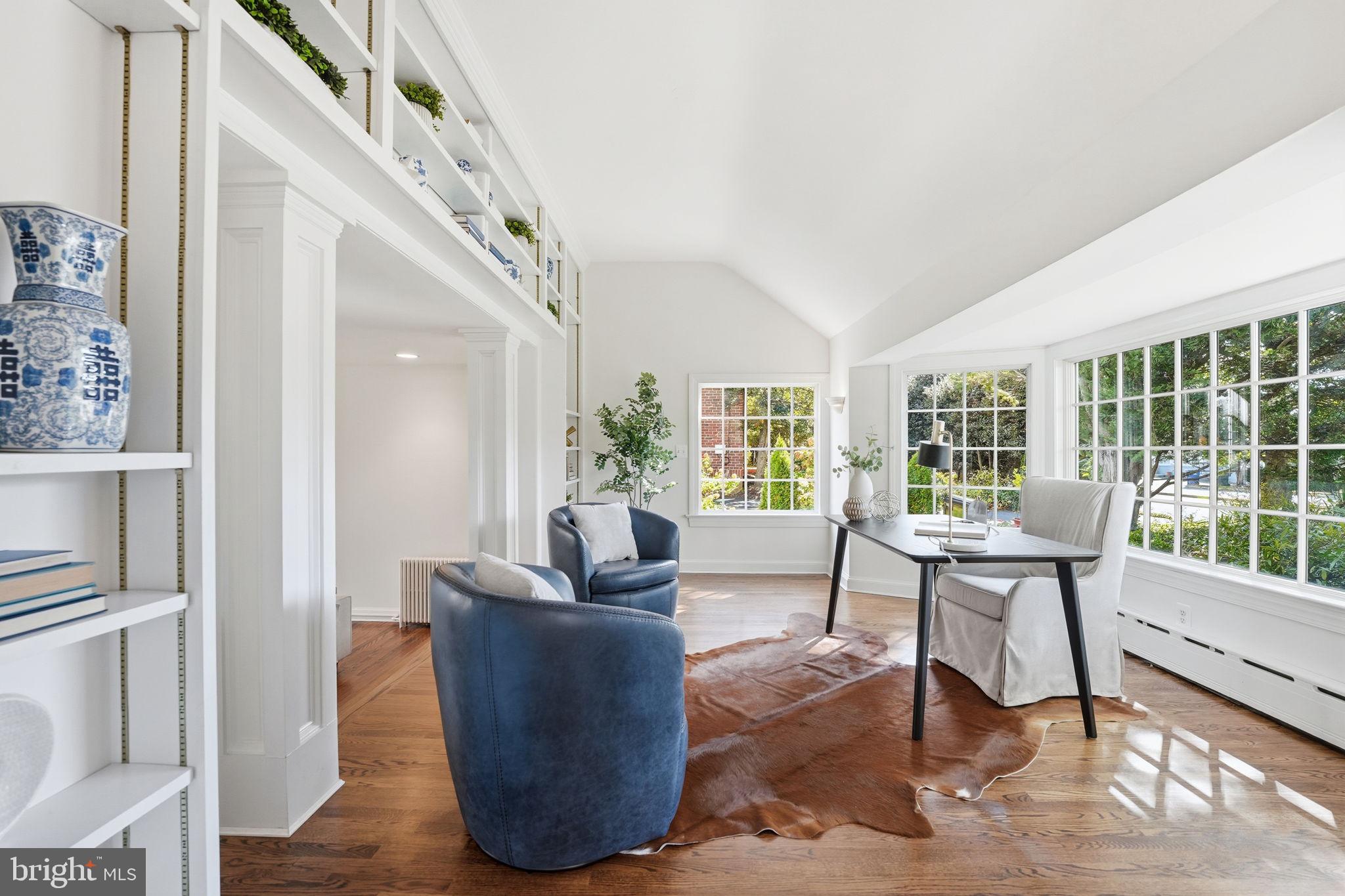 COUNTRY CLUB HILLS - Residential