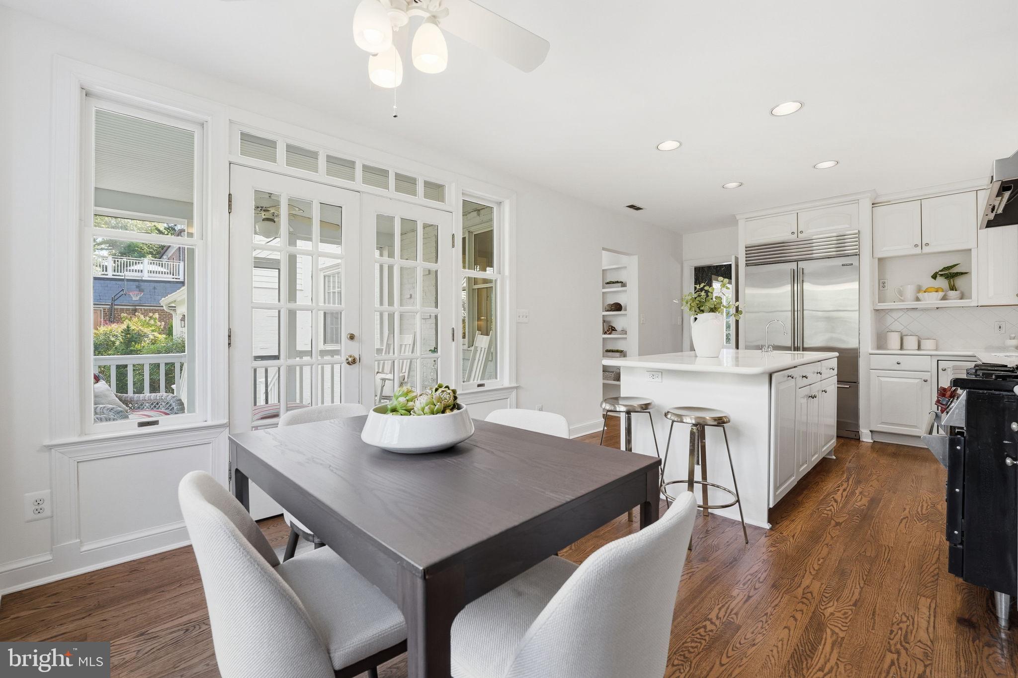 COUNTRY CLUB HILLS - Residential