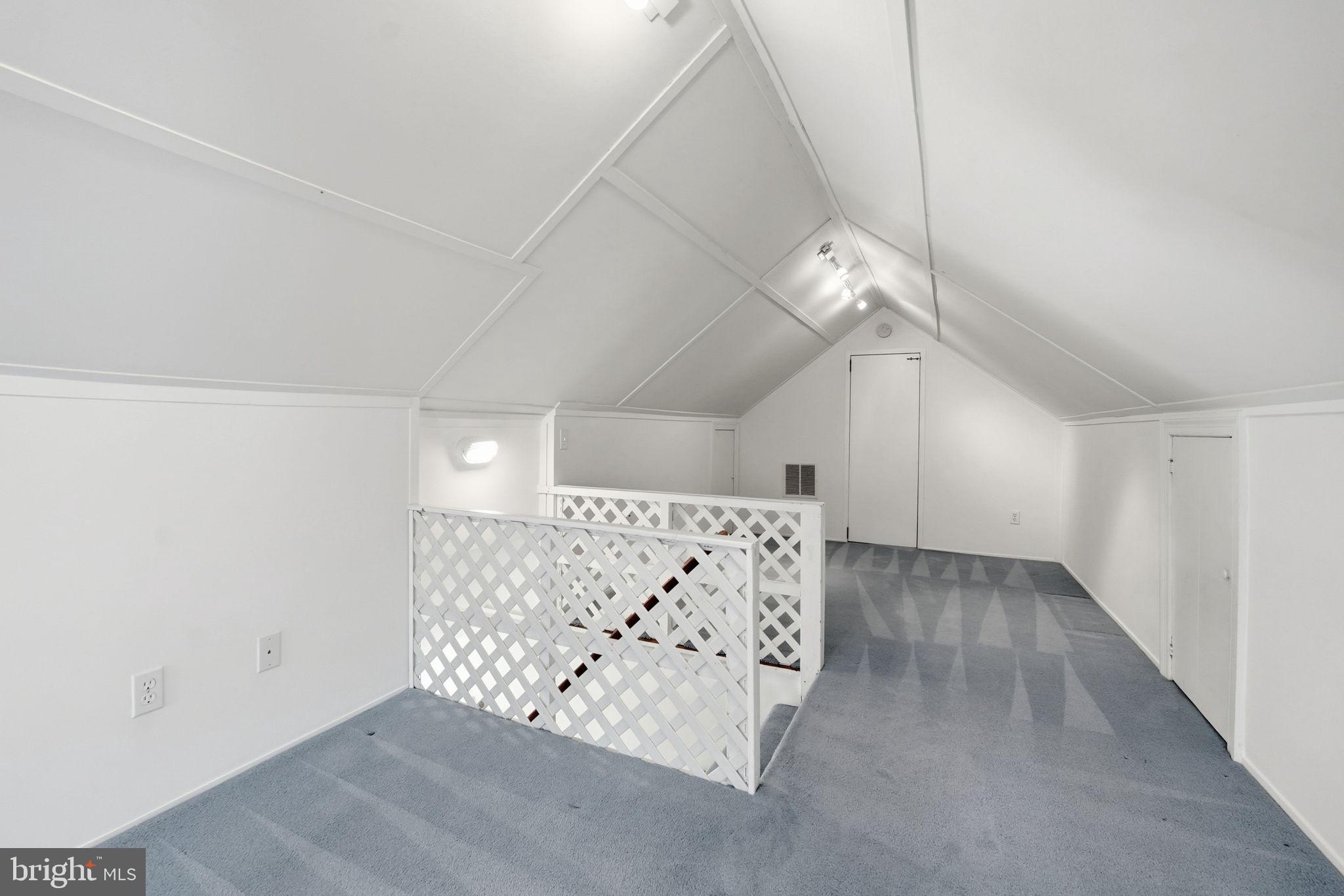 COUNTRY CLUB HILLS - Residential