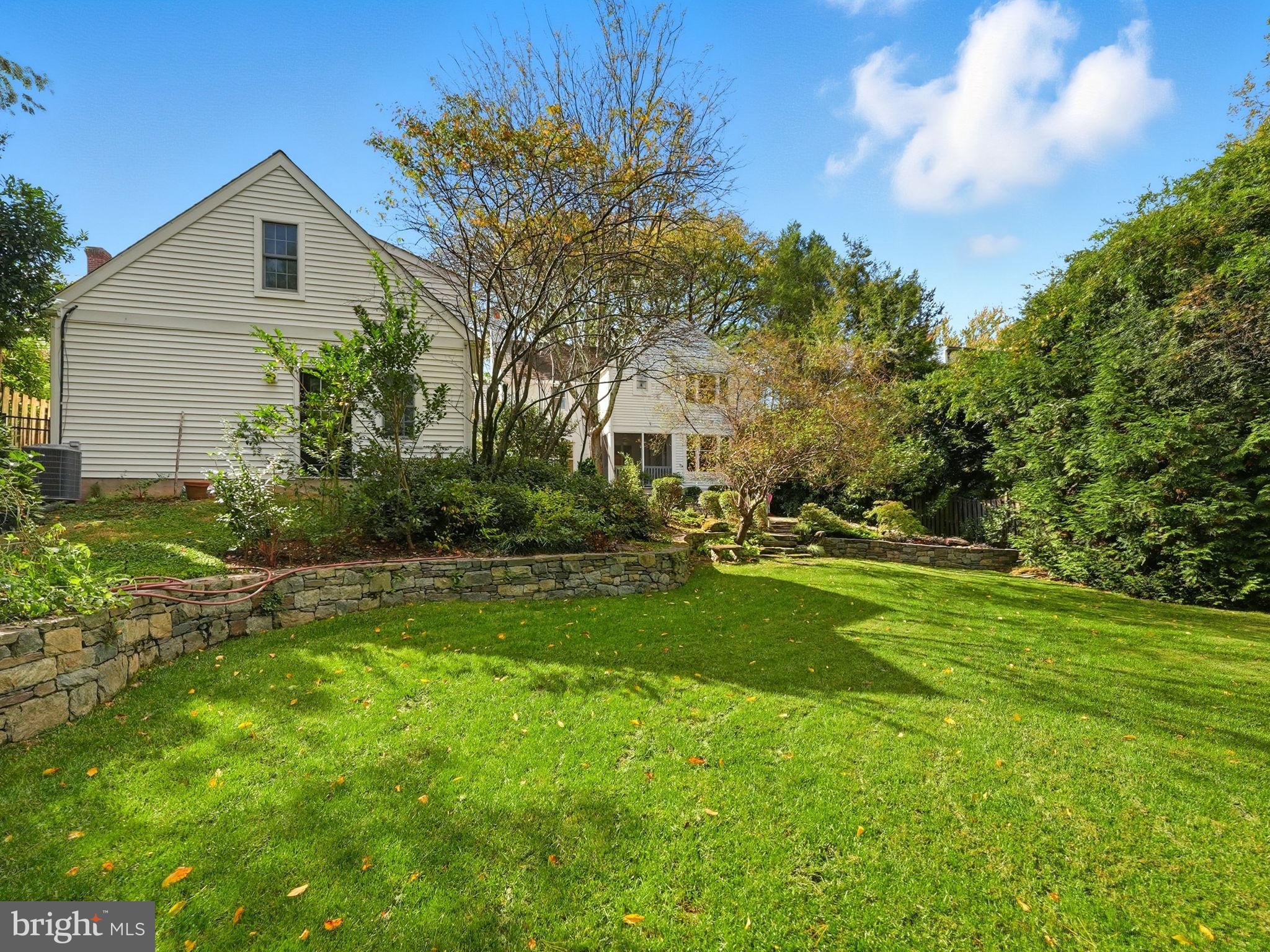 COUNTRY CLUB HILLS - Residential