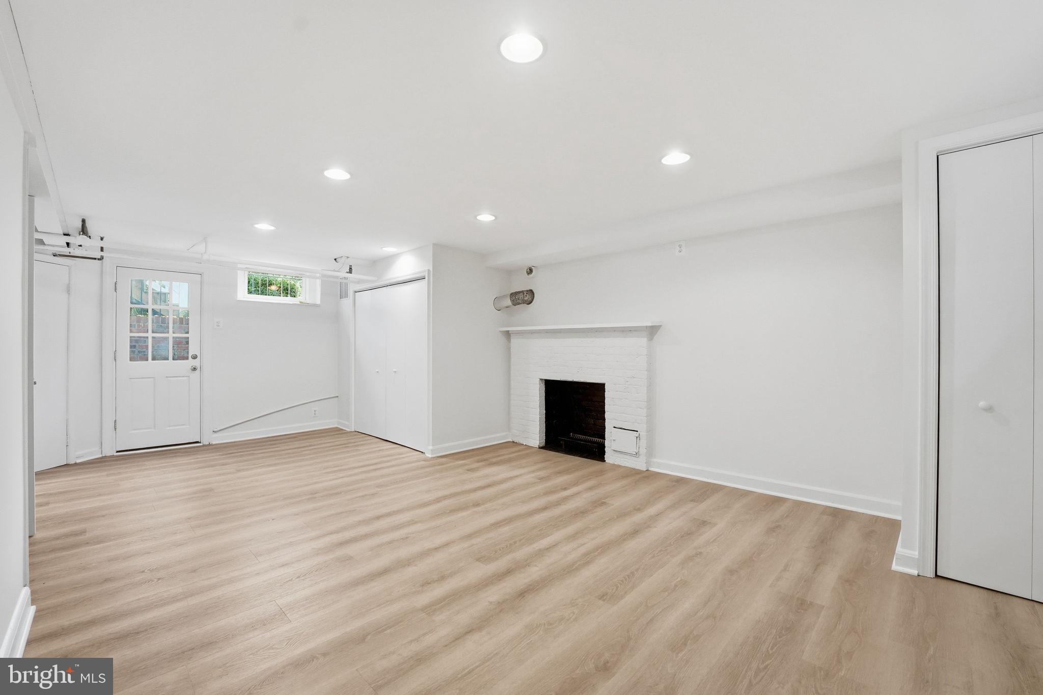 COUNTRY CLUB HILLS - Residential