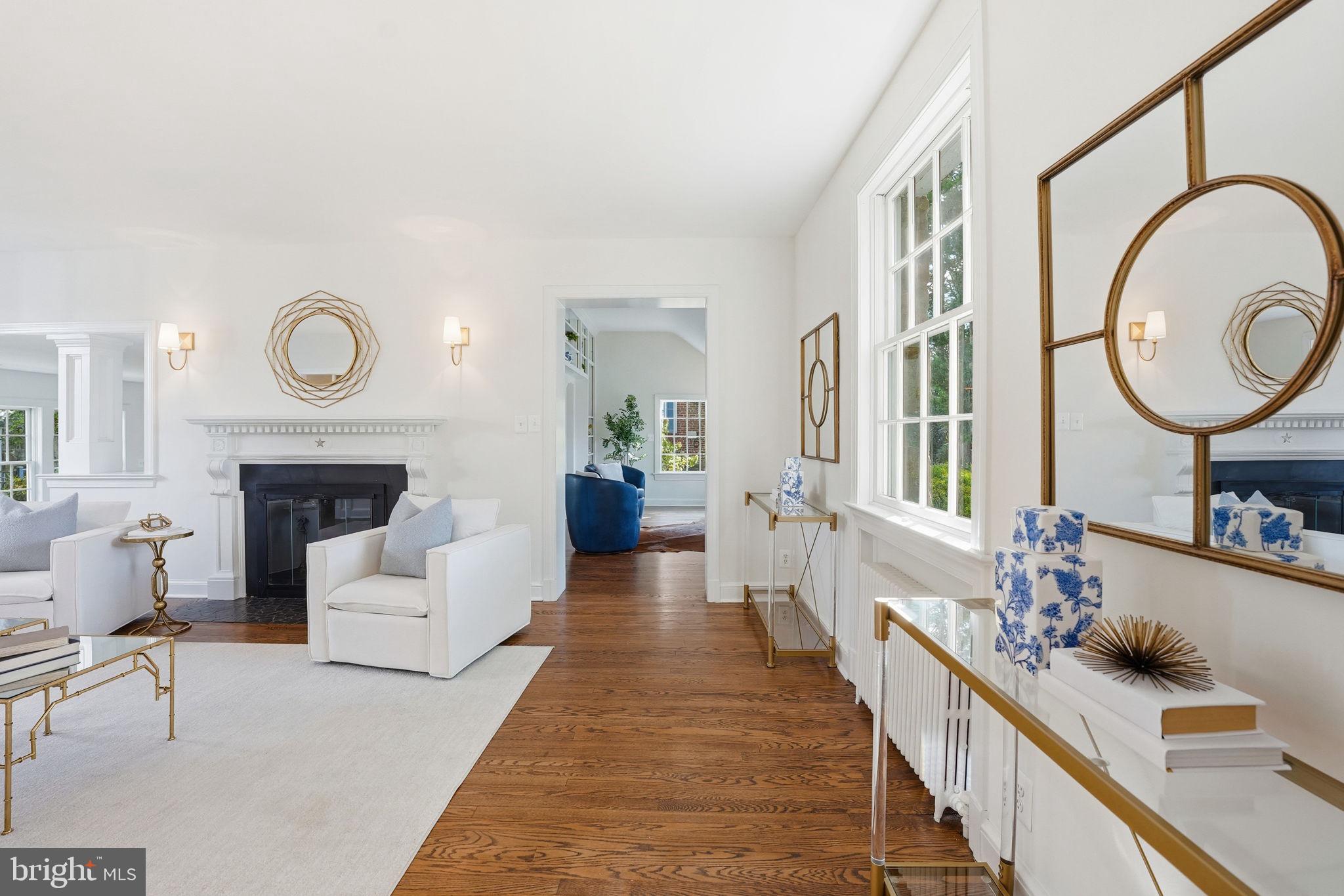 COUNTRY CLUB HILLS - Residential